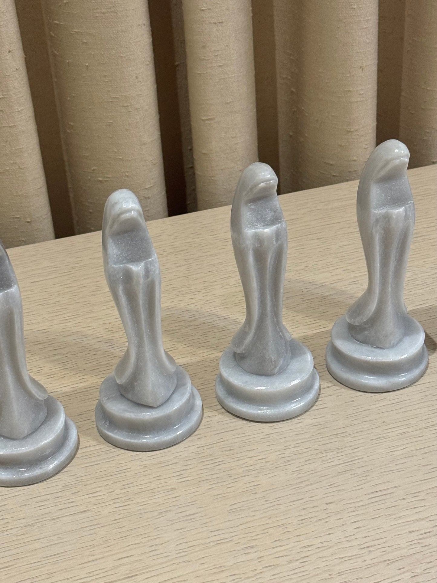 Virgencita de Lourdes de Mármol 16.5 cm / Paquete de 10 piezas
