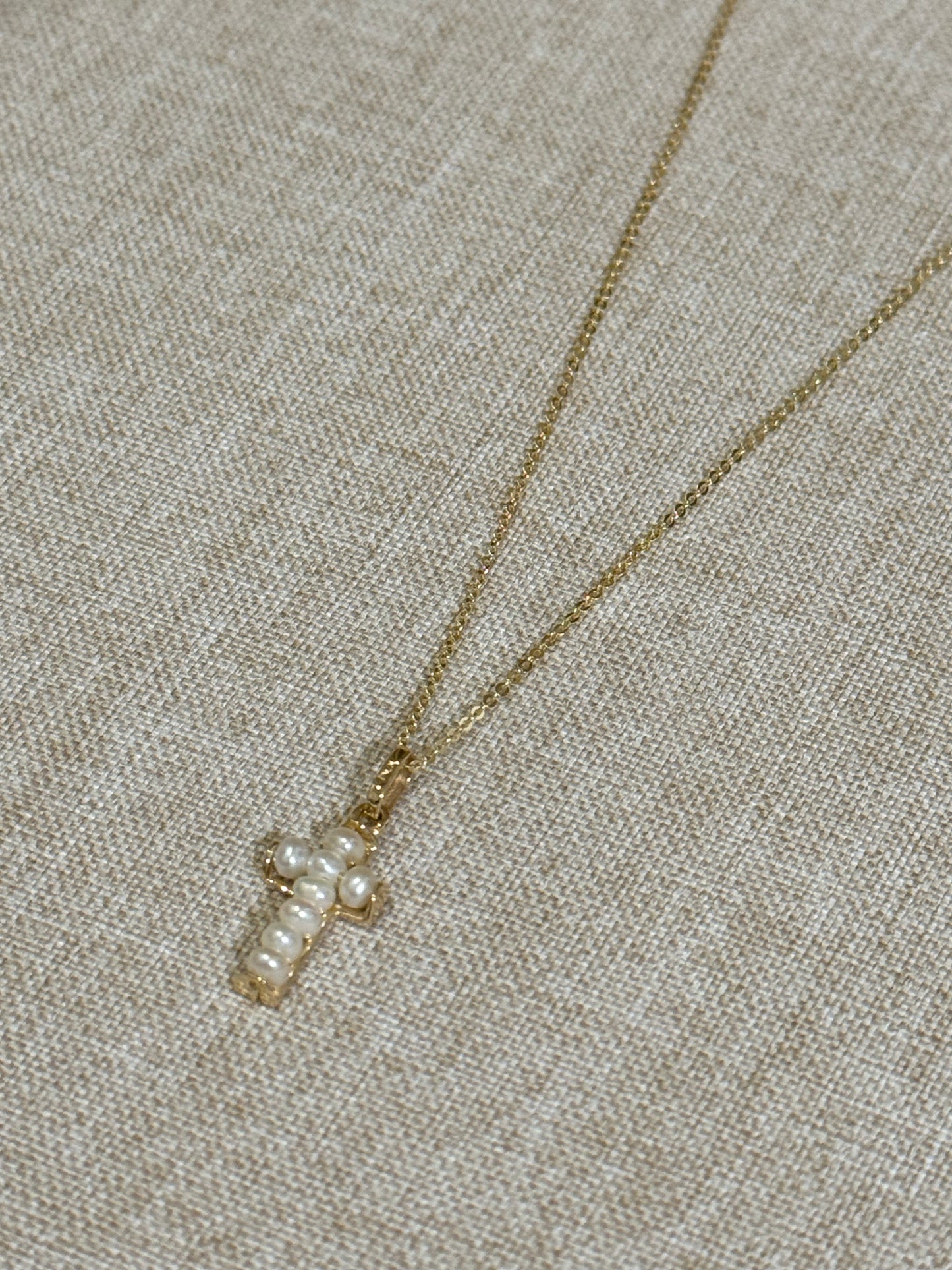 Cruz Chica de Perlas Oro 14K y Cadena de Oro 14K