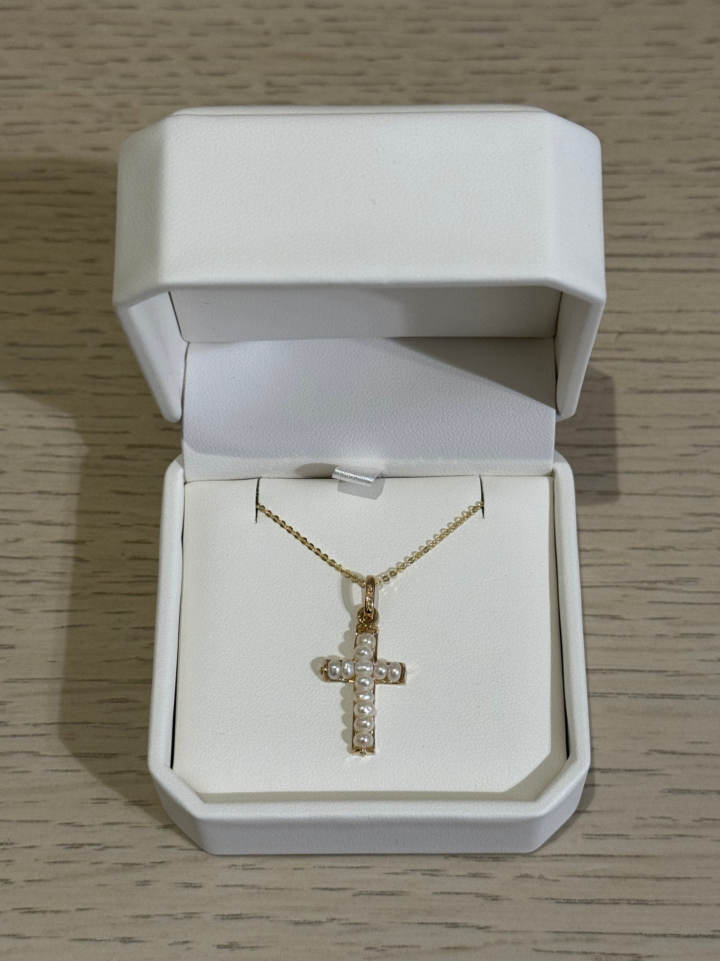 Cruz Mediana de Perlas Oro 14K y Cadena de Oro 14K