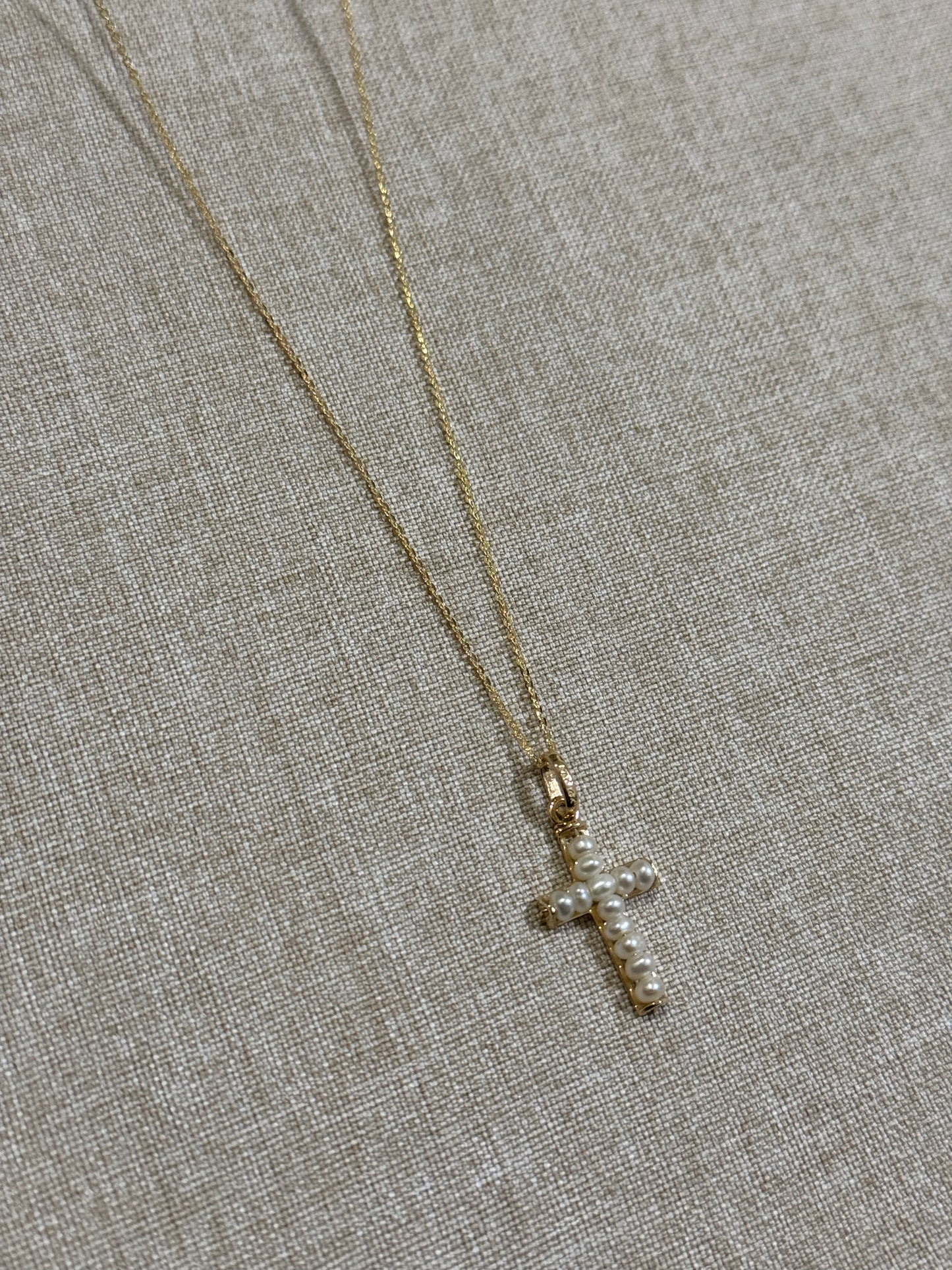 Cruz Mediana de Perlas Oro 14K y Cadena de Oro 14K