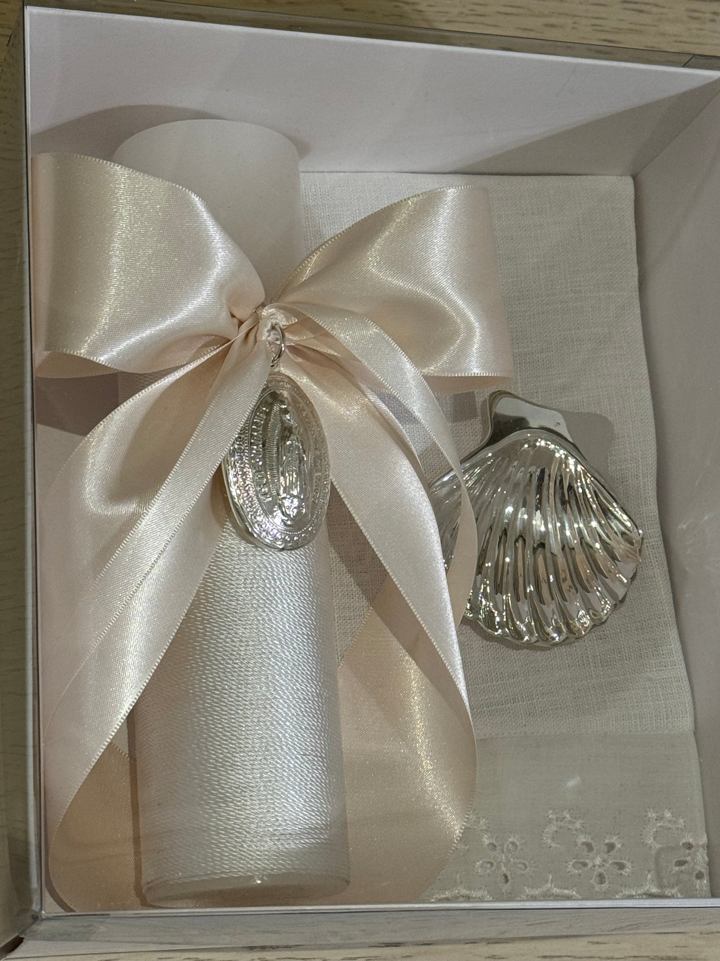 Set de Bautizo con Medalla de la Virgen de Guadalupe