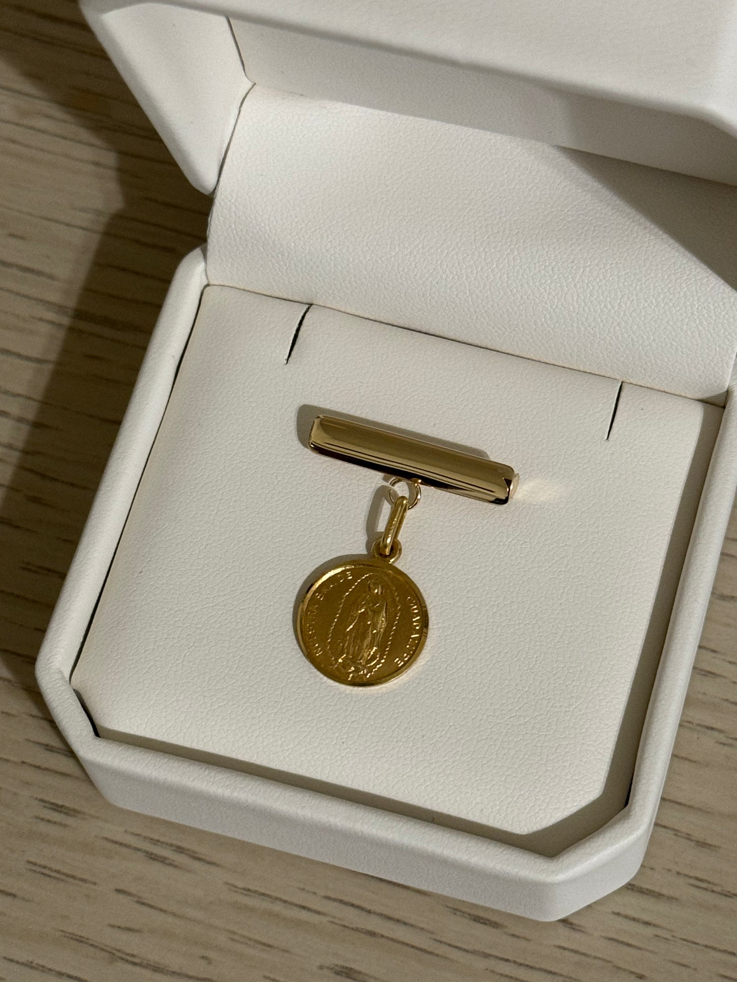 Medalla de Virgen de Guadalupe Oro 14K y Barra de Oro 14K