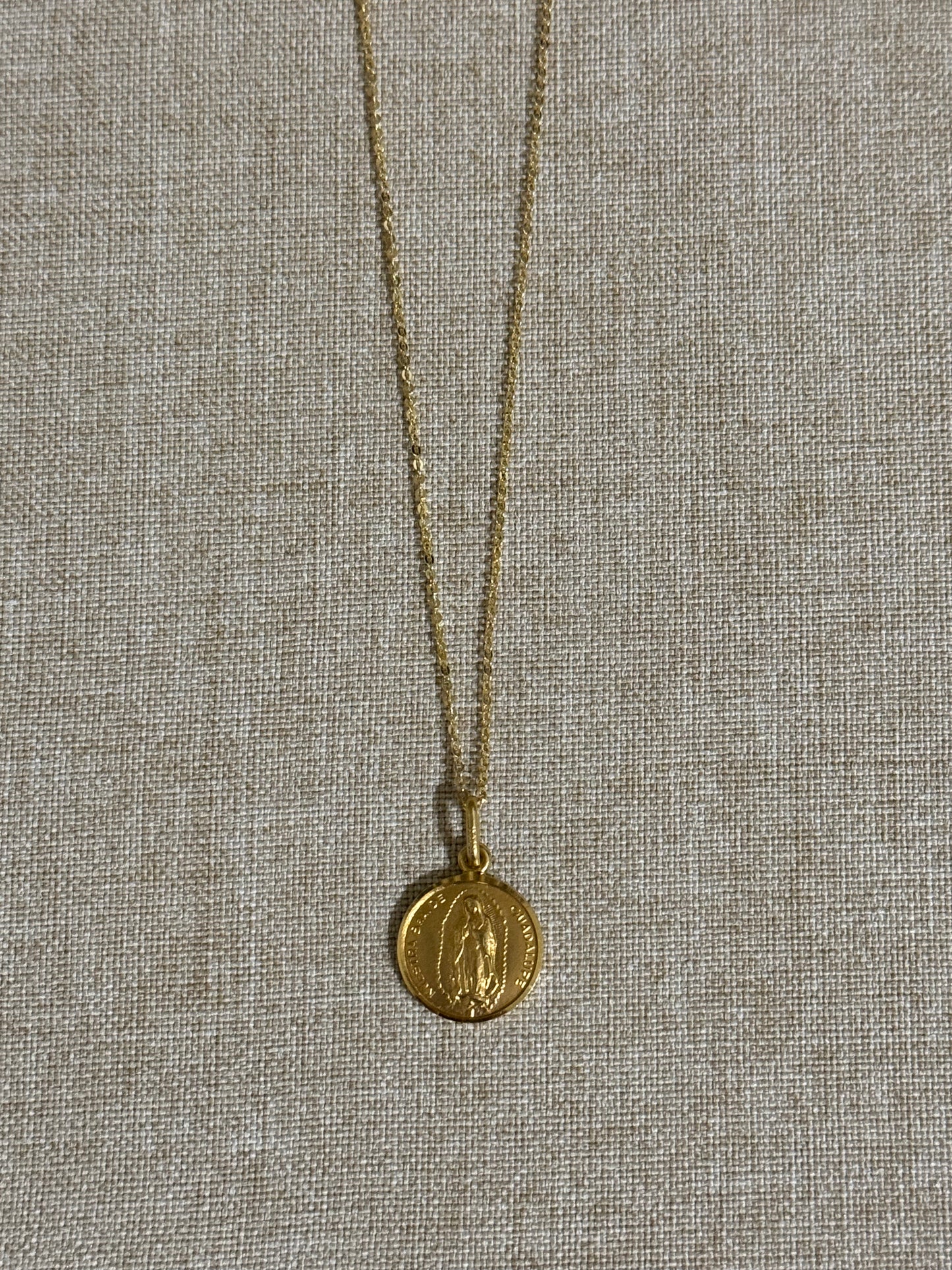 Medalla de Virgen de Guadalupe Oro 14K y Cadena de Oro 14K
