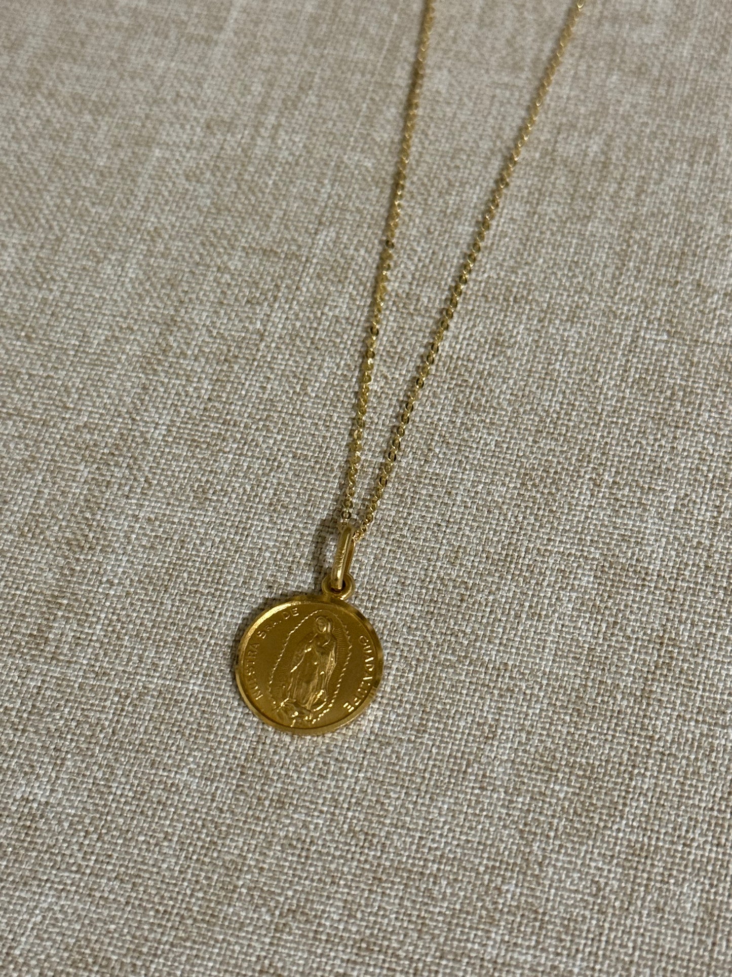 Medalla de Virgen de Guadalupe Oro 14K y Cadena de Oro 14K