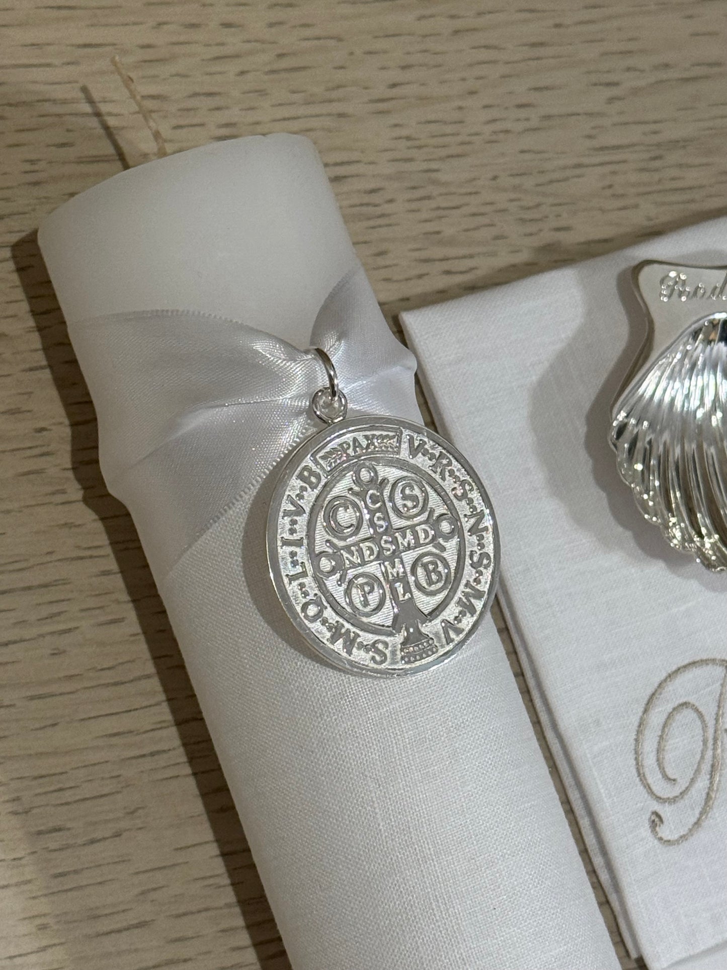 Set de Bautizo con Medalla de San Benito - Personalizado