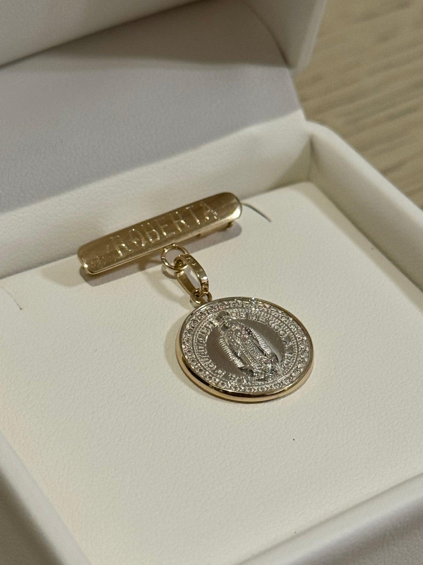 Medalla de Virgen de Guadalupe Plata con Bisel Oro 14K y Barra de Oro 14K