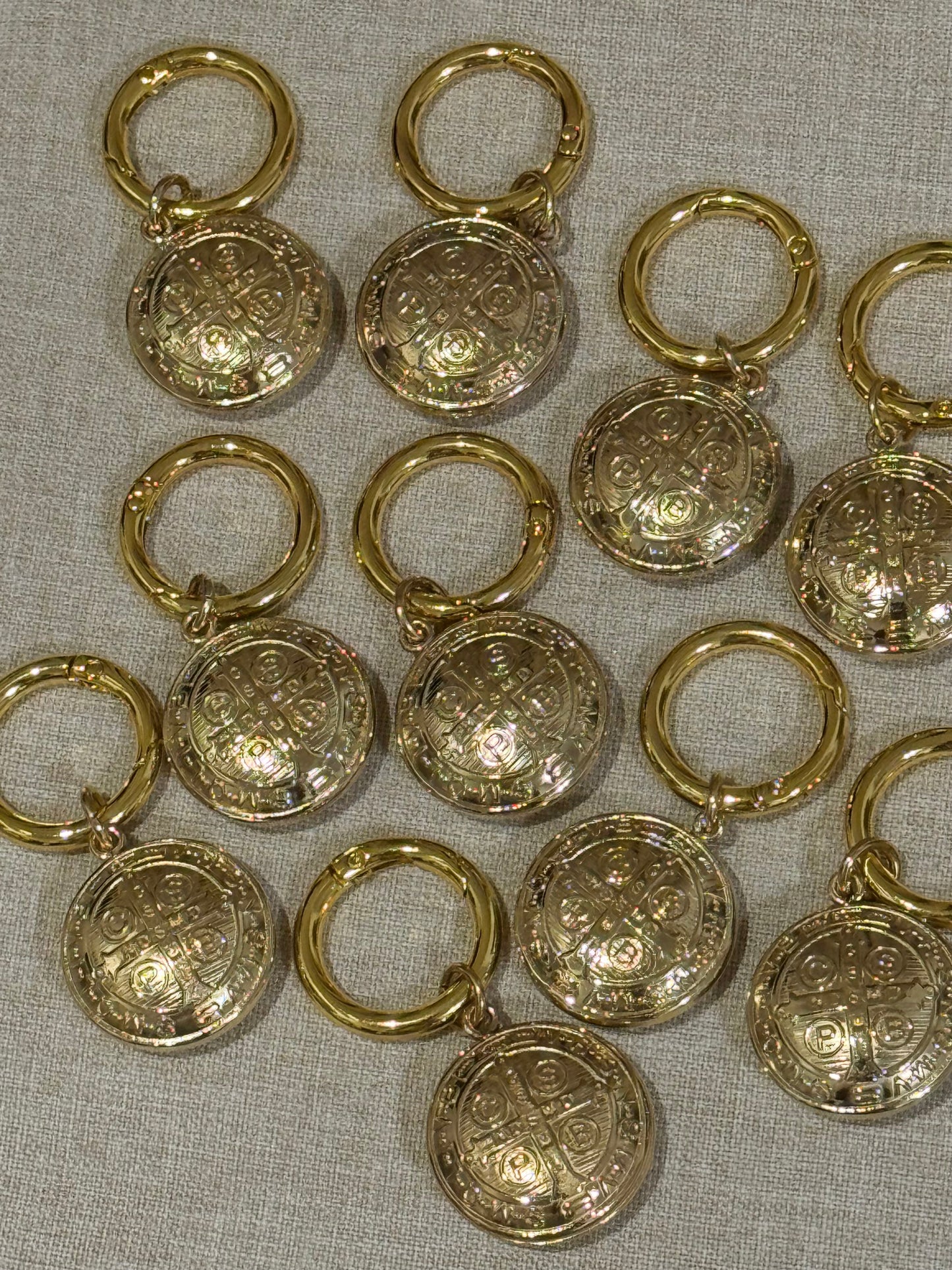 Llavero de San Benito / Paquete de 10 piezas