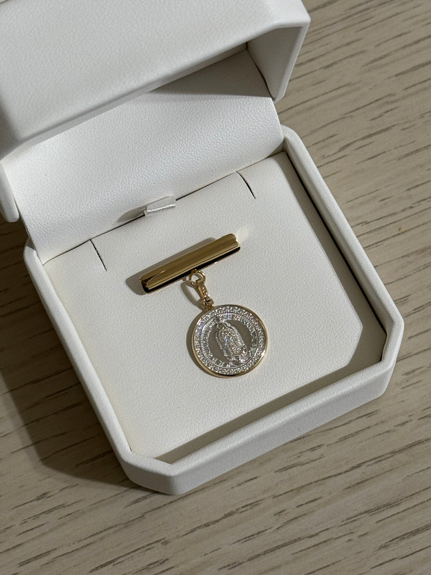 Medalla de Virgen de Guadalupe Plata con Bisel Oro 14K y Barra de Oro 14K