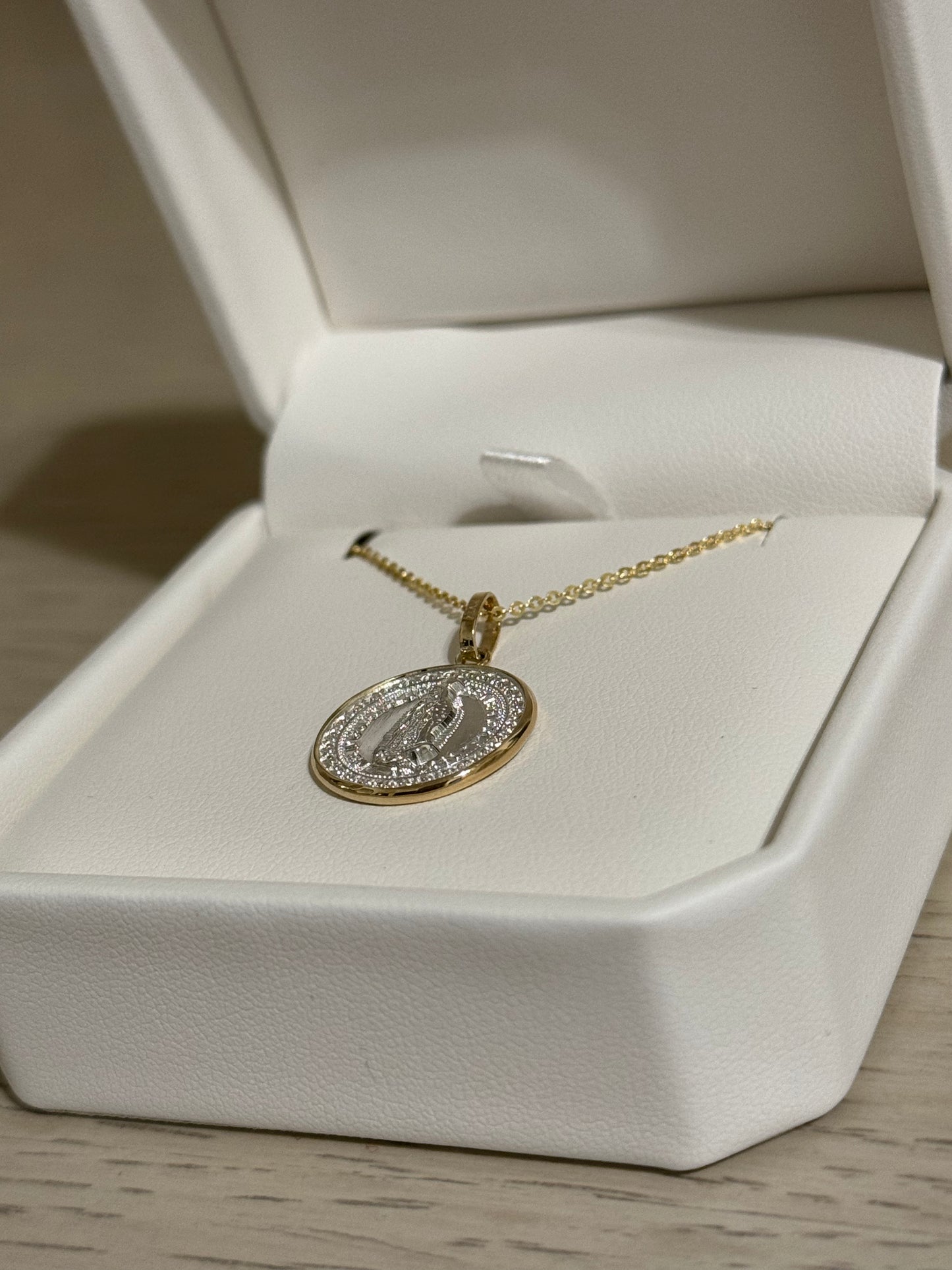 Medalla de Virgen de Guadalupe Plata con Bisel Oro 14K y Cadena de Oro 14K