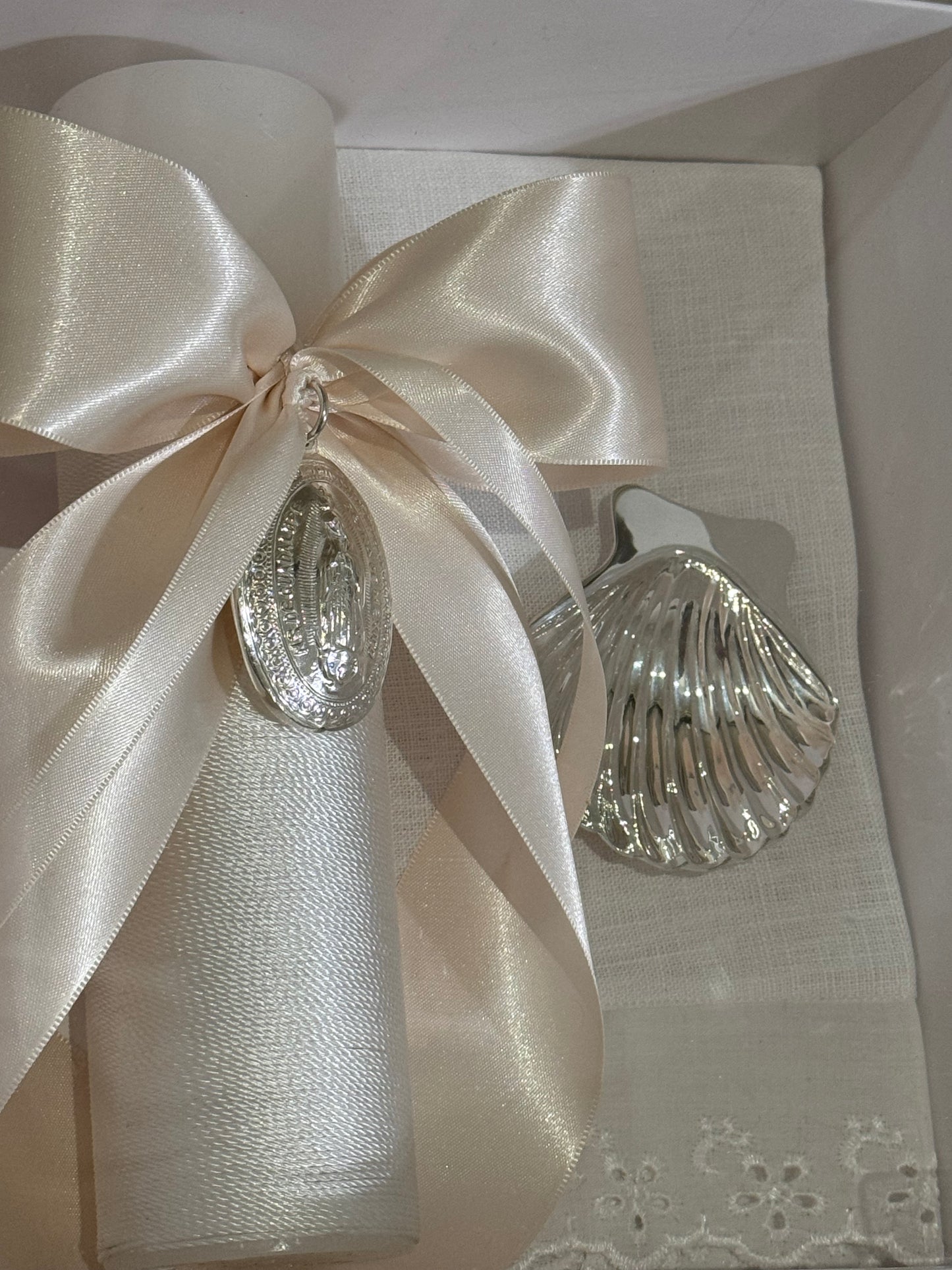 Set de Bautizo con Medalla de la Virgen de Guadalupe
