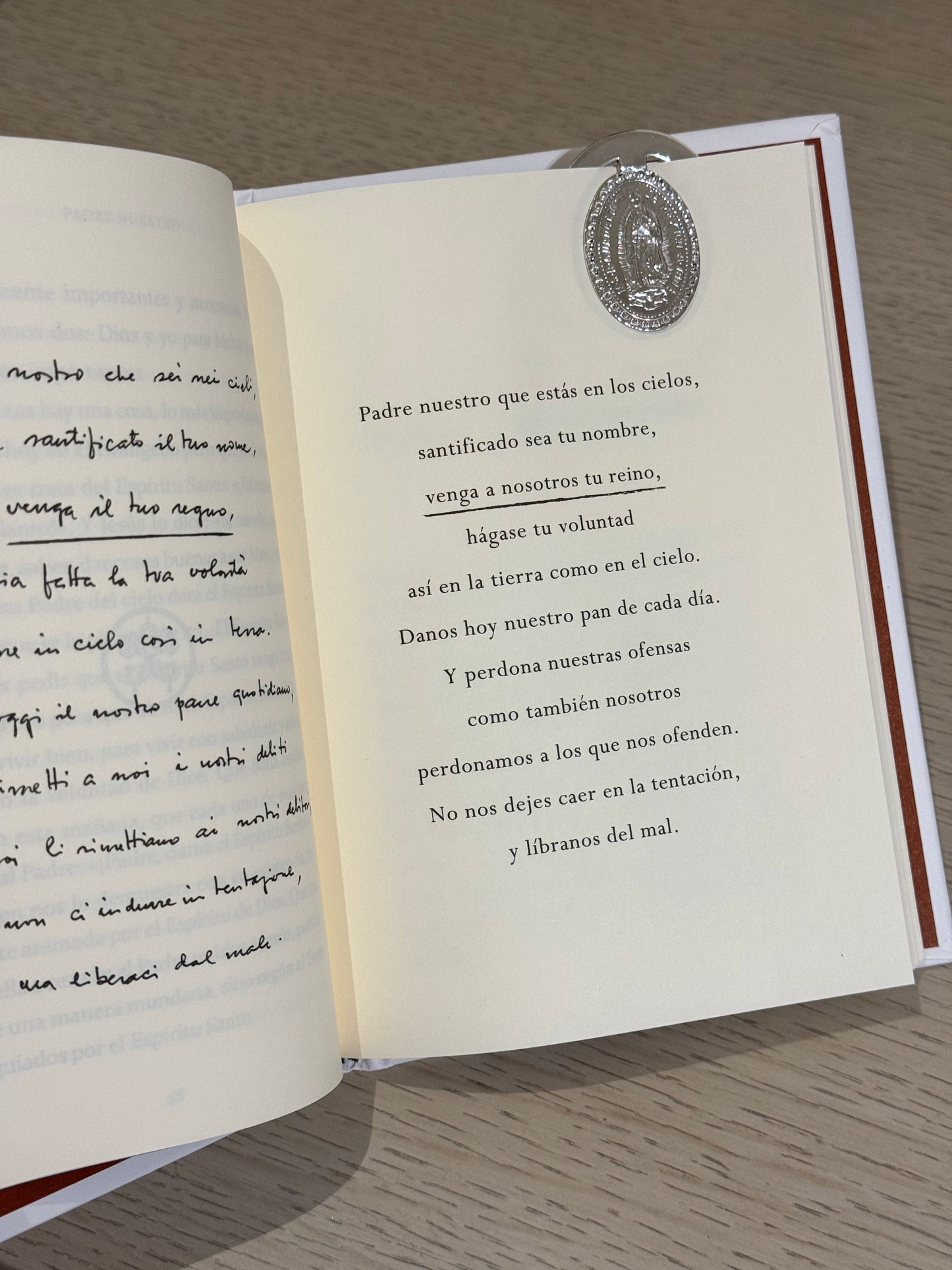 Separador de Libros Ovalado Virgen de Guadalupe