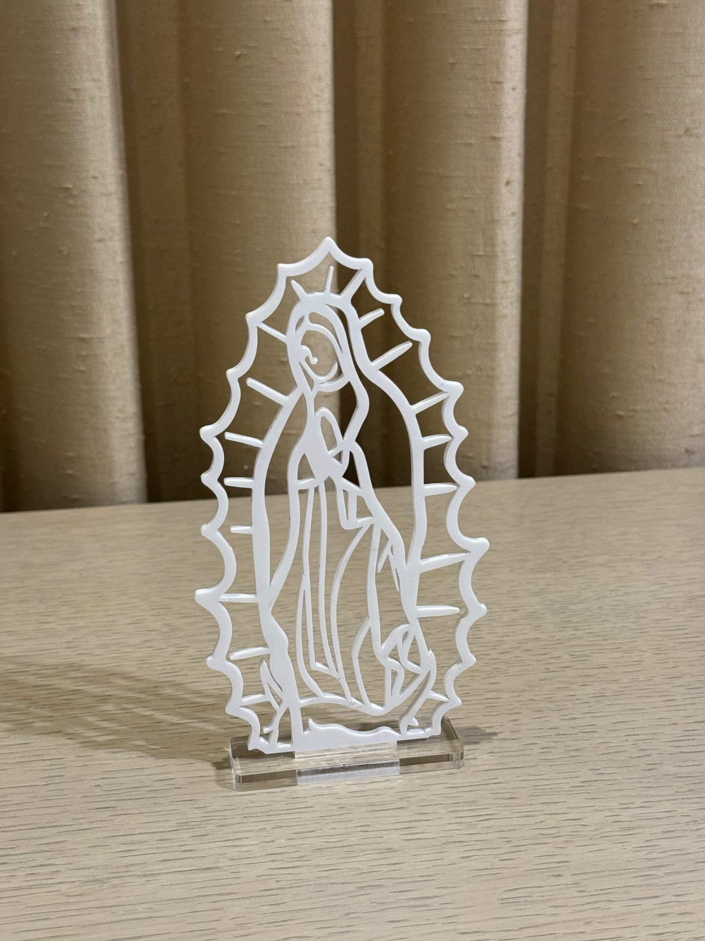 Virgencita de Guadalupe de Acrílico Blanco 17 cm / Paquete de 10 piezas