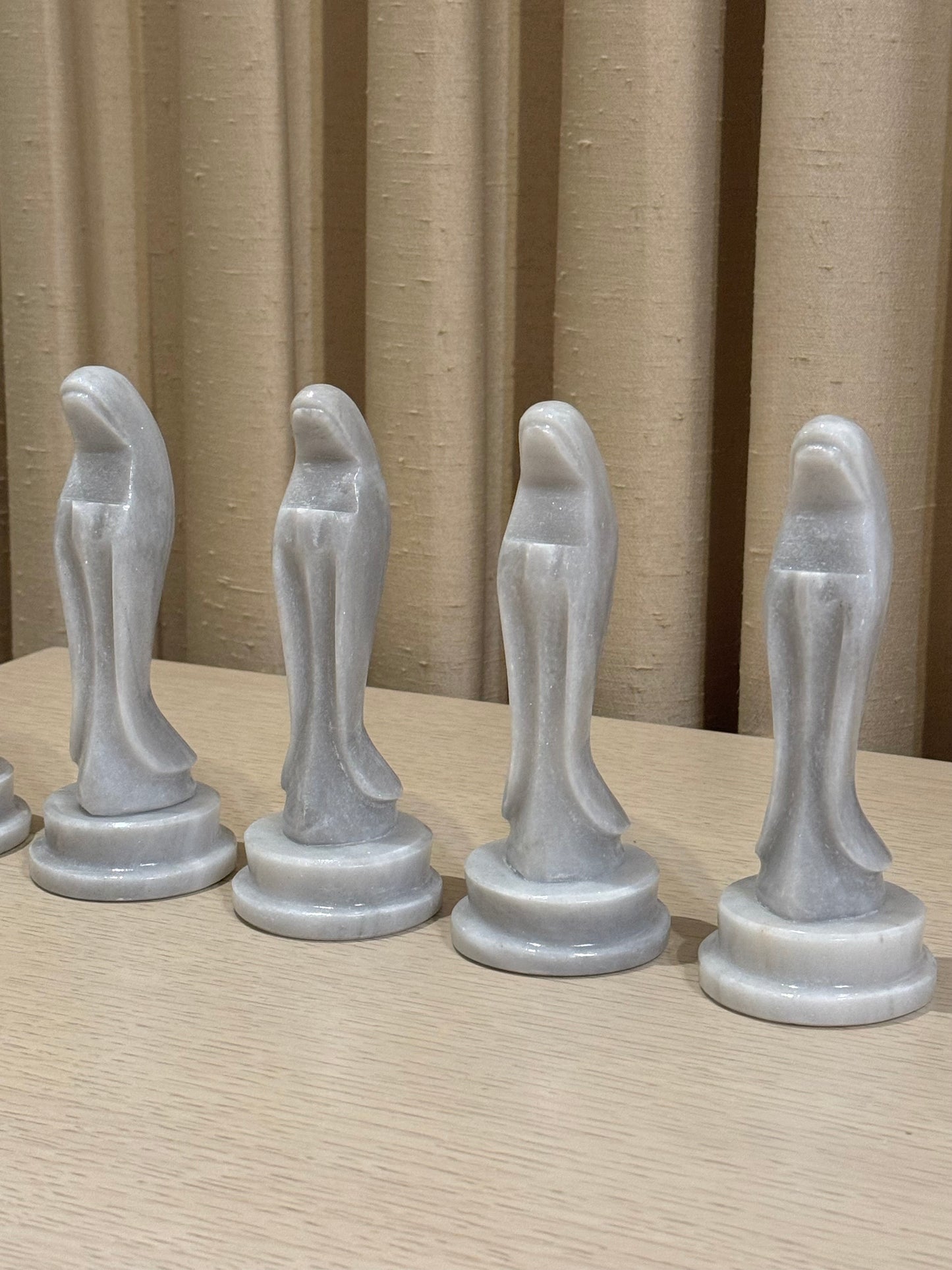 Virgencita de Lourdes de Mármol 16.5 cm / Paquete de 10 piezas