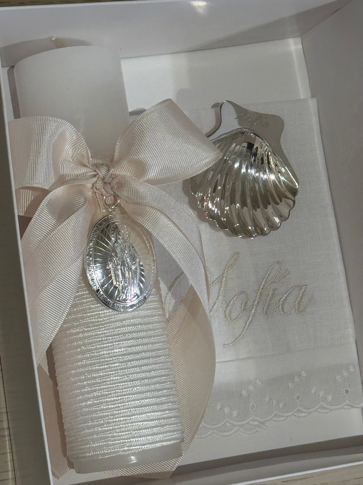 Set de Bautizo con Medalla de la Virgen Milagrosa - Personalizado