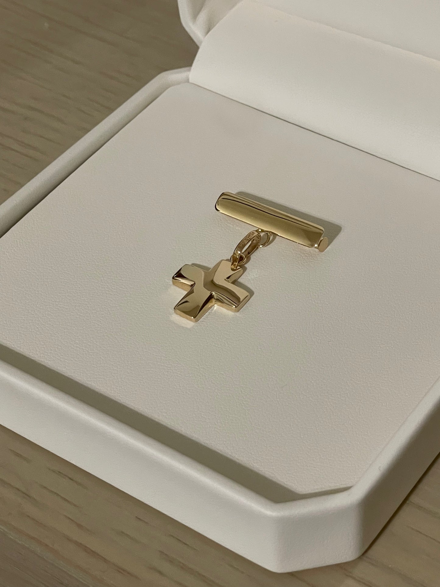 Cruz Suiza Oro 14K 1.6 cm y Barra de Oro 14K