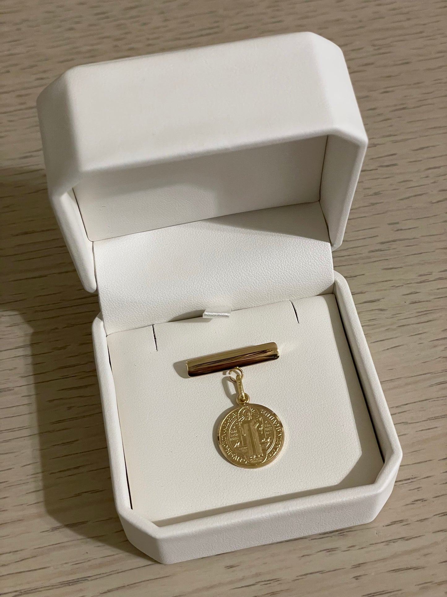 Medalla de San Benito Oro 14K 1.7 cm y Barra de Oro 14K