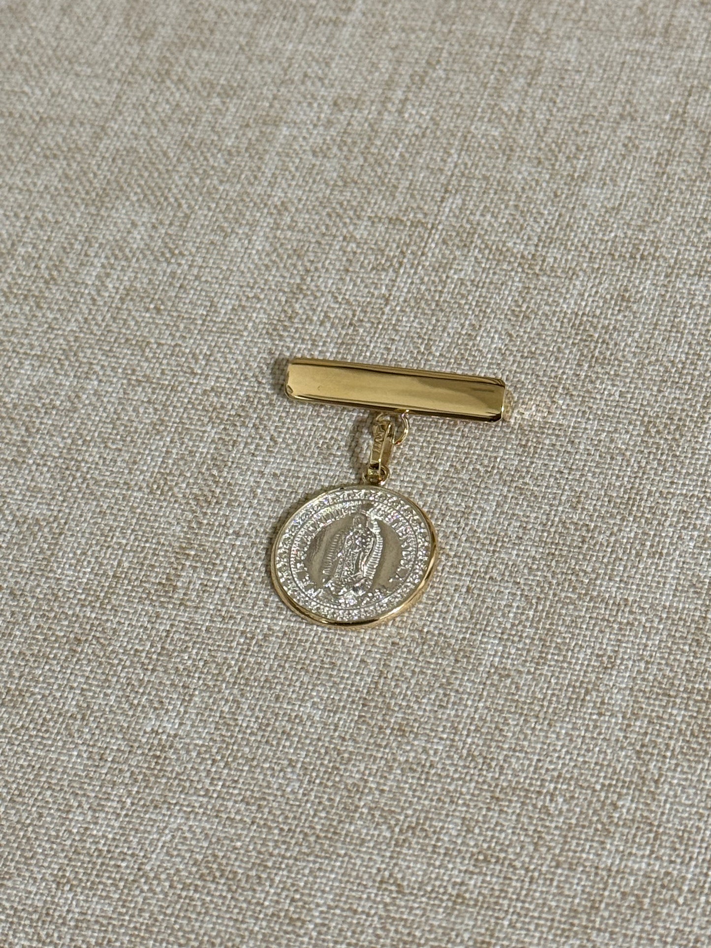 Medalla de Virgen de Guadalupe Plata con Bisel Oro 14K y Barra de Oro 14K