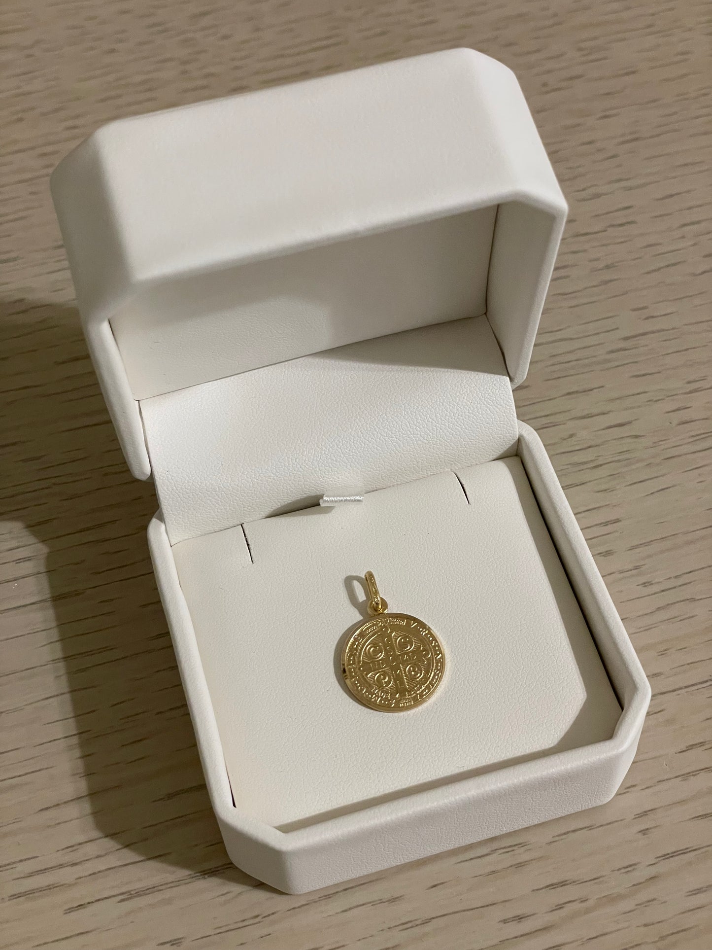 Medalla de San Benito Oro 14K 1.7 cm