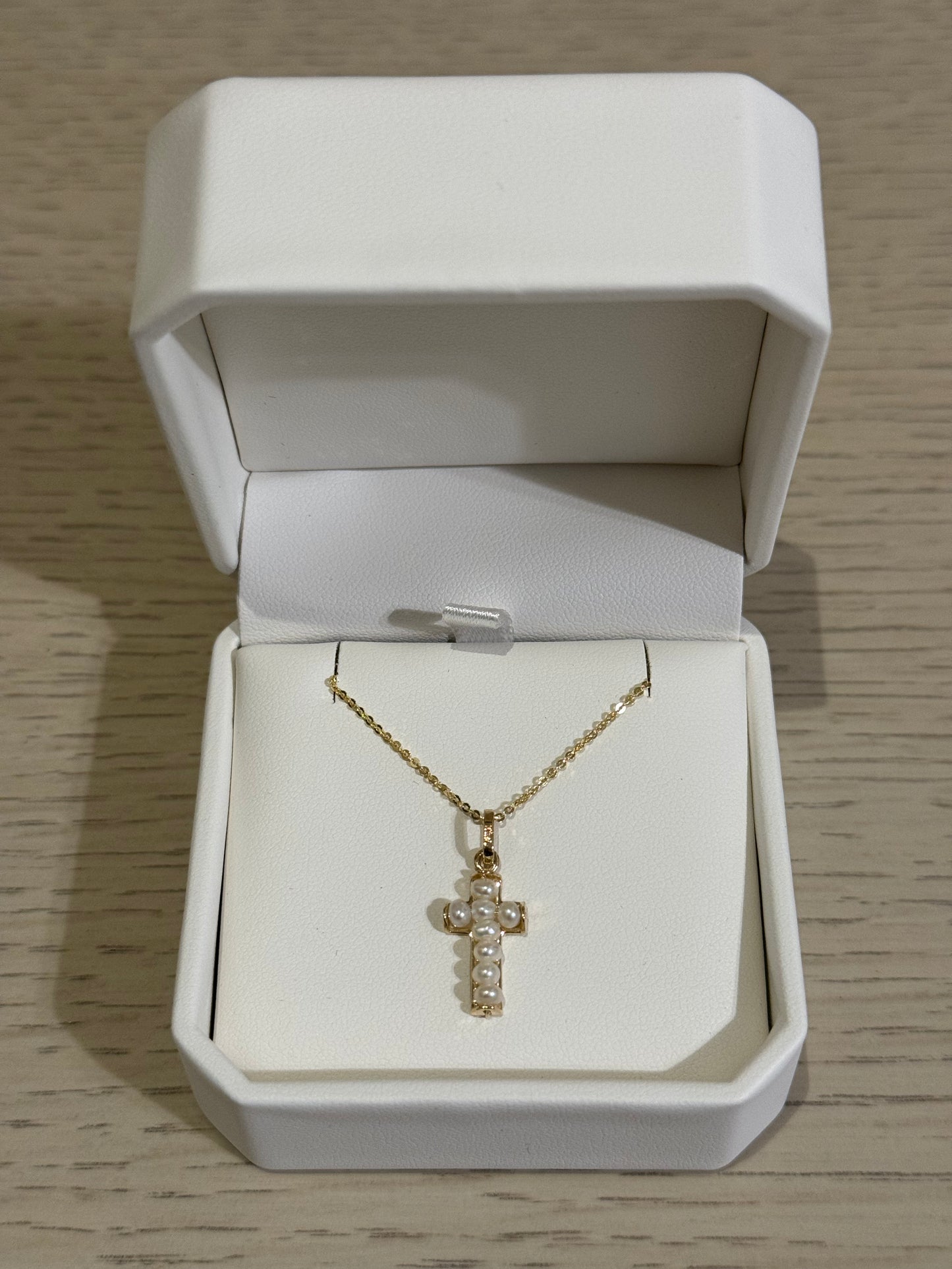 Cruz Chica de Perlas Oro 14K y Cadena de Oro 14K