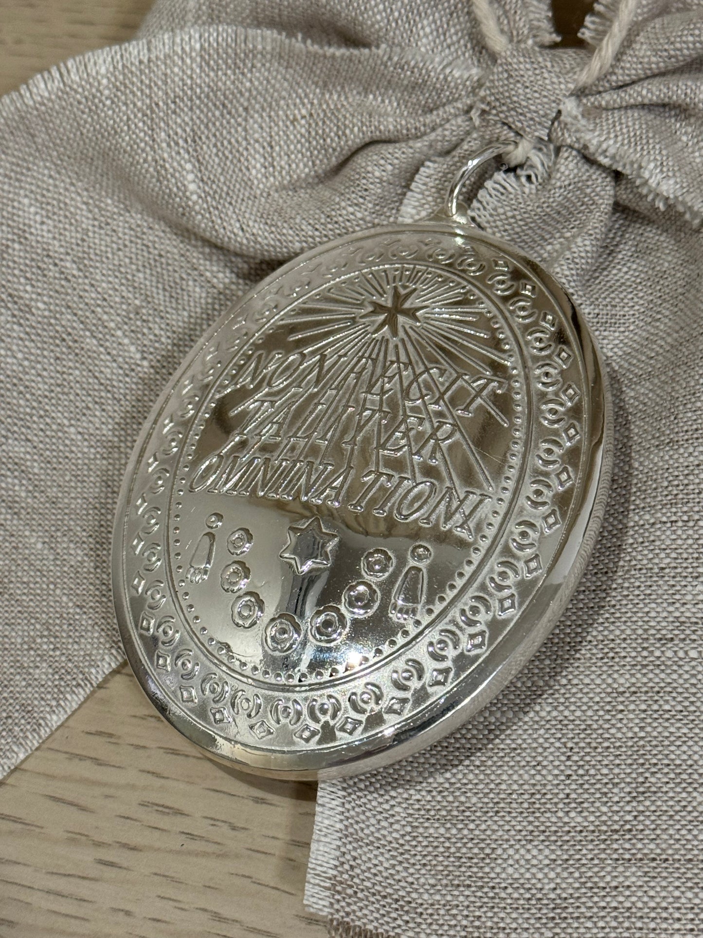 Medallón Grande XL para cuna de la Virgen de Guadalupe / Moño de Lino