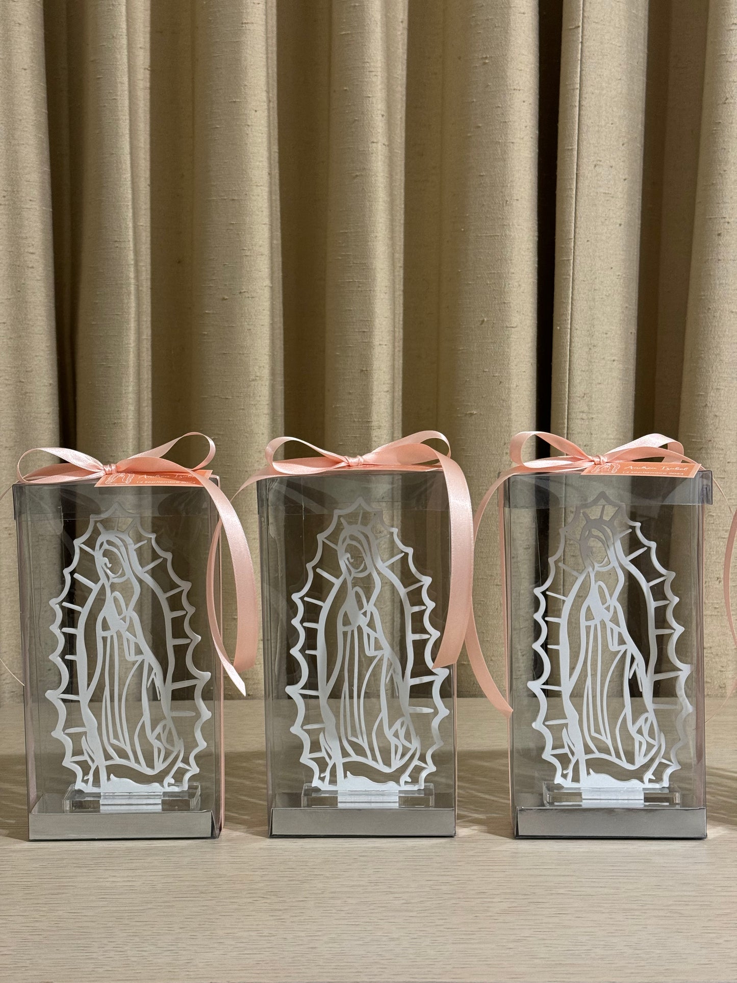 Virgencita de Guadalupe de Acrílico Blanco 17 cm / Paquete de 10 piezas
