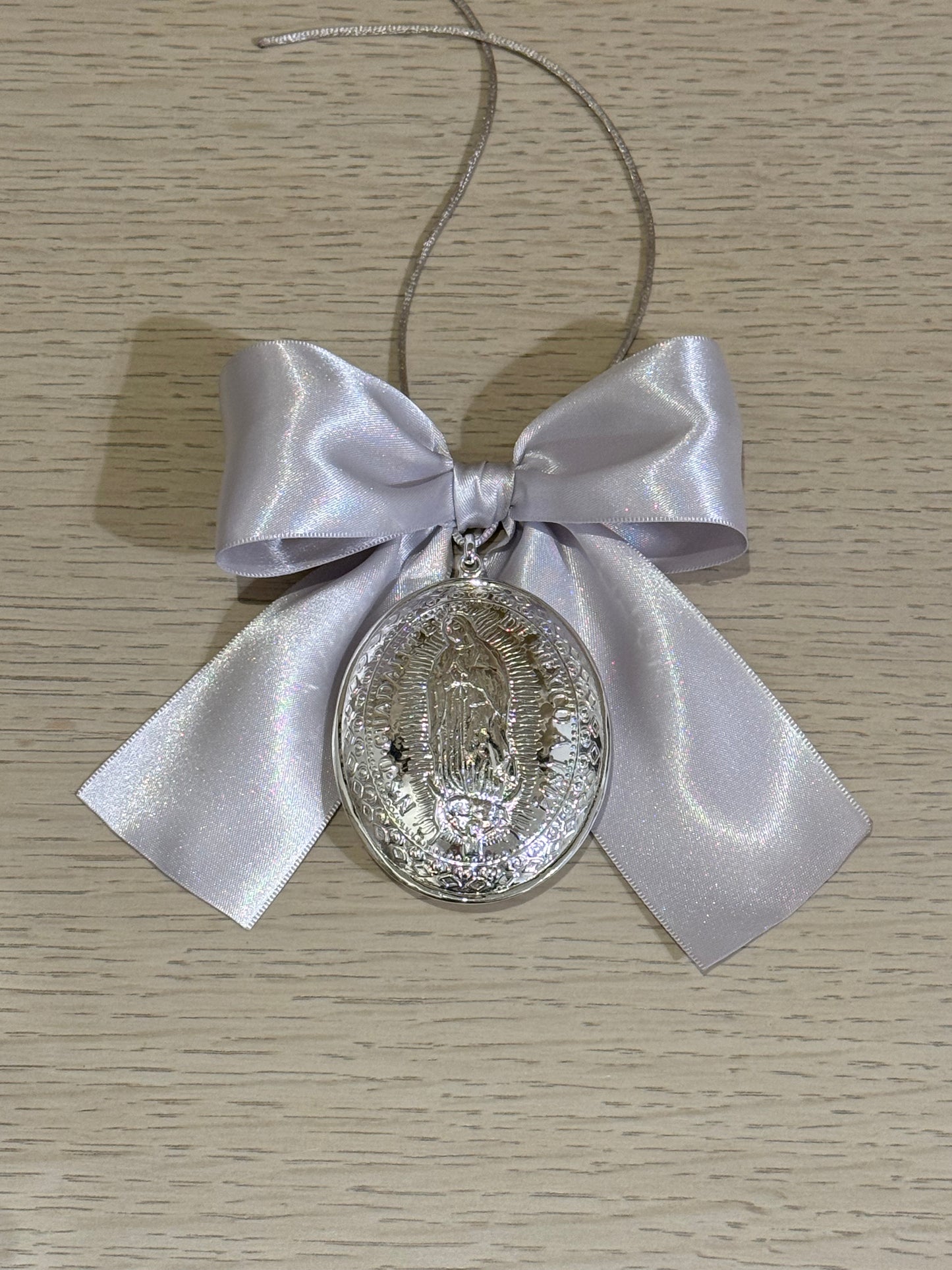 Medallón Grande para cuna de la Virgen de Guadalupe / Moño Satinado