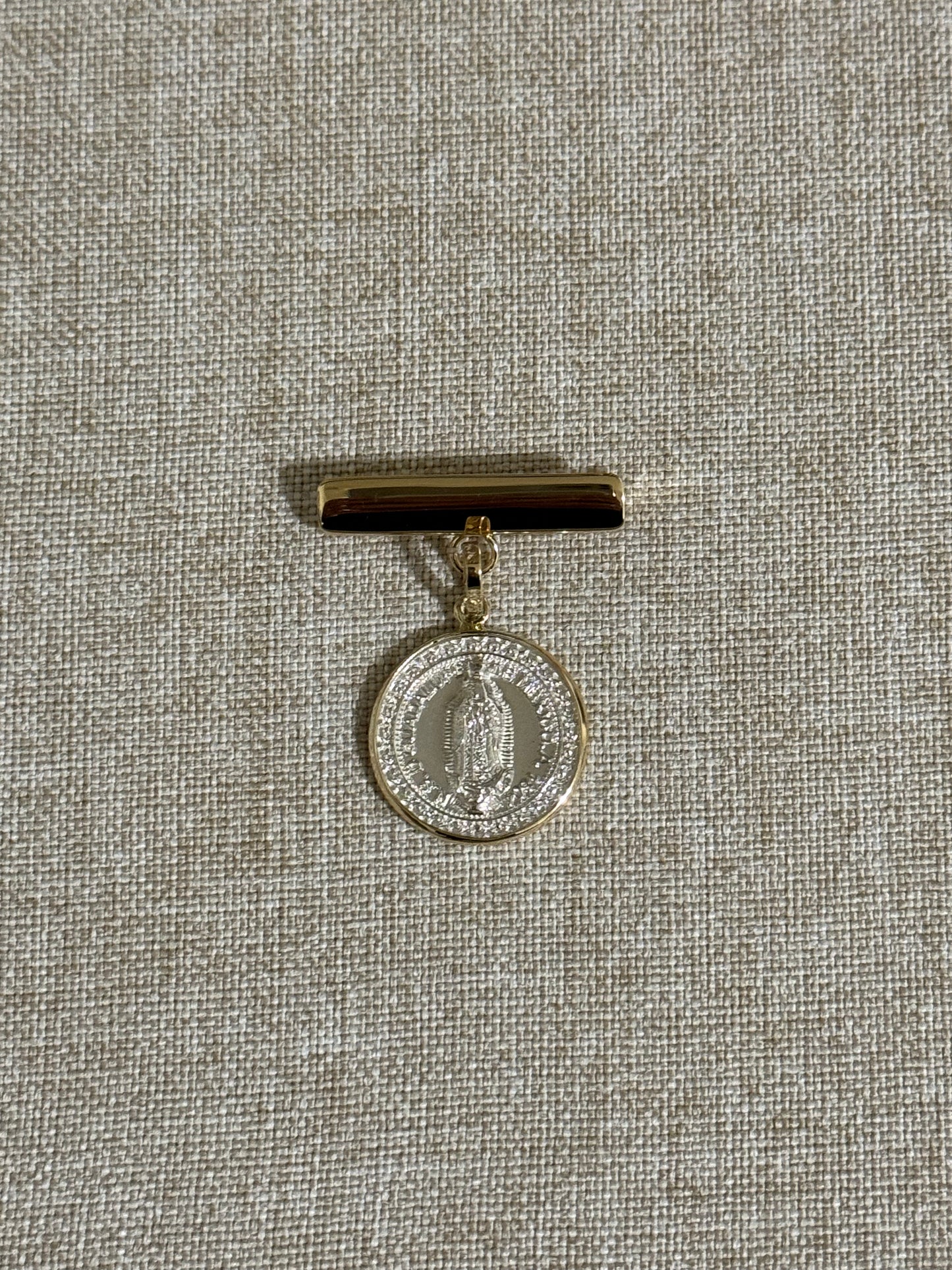 Medalla de Virgen de Guadalupe Plata con Bisel Oro 14K y Barra de Oro 14K