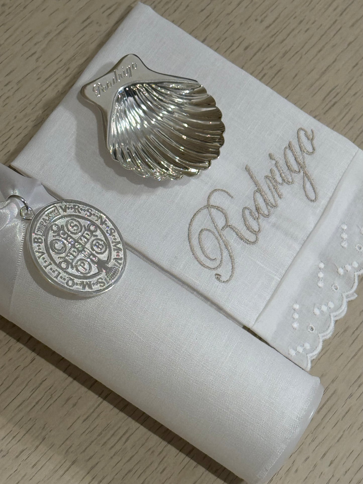 Set de Bautizo con Medalla de San Benito - Personalizado
