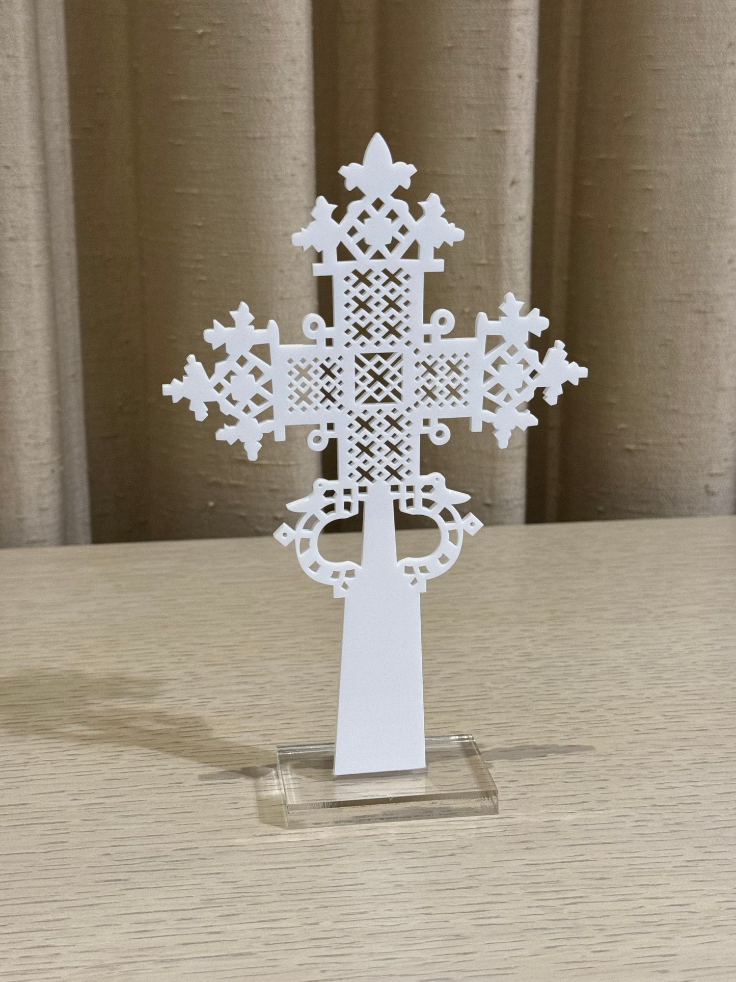Cruz de Acrílico Blanco 18.5 cm / Paquete de 10 piezas