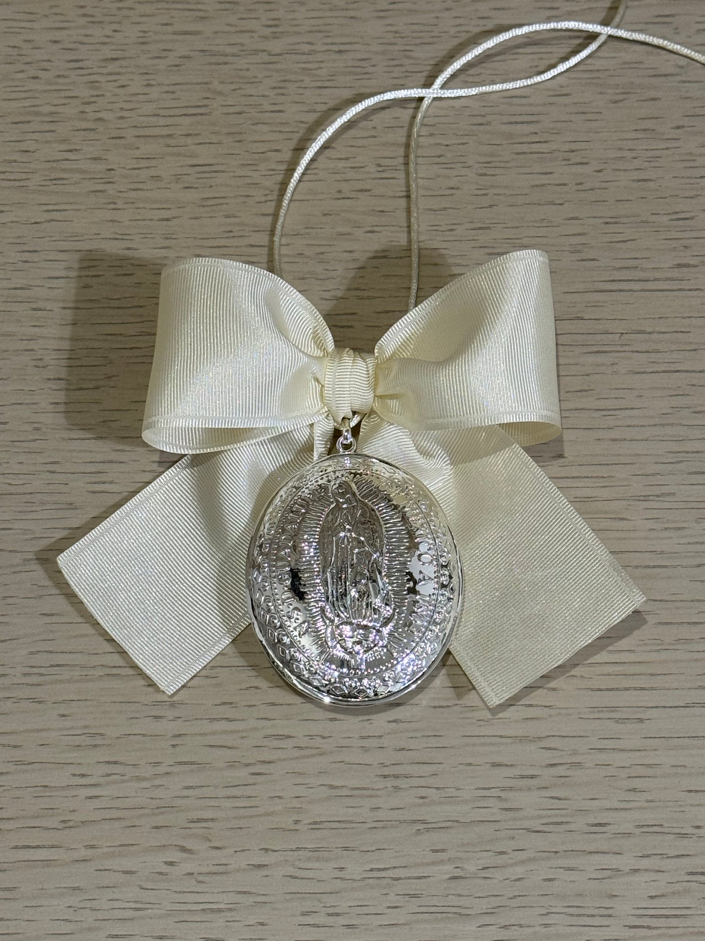 Medallón Grande para cuna de la Virgen de Guadalupe / Moño Barrotado