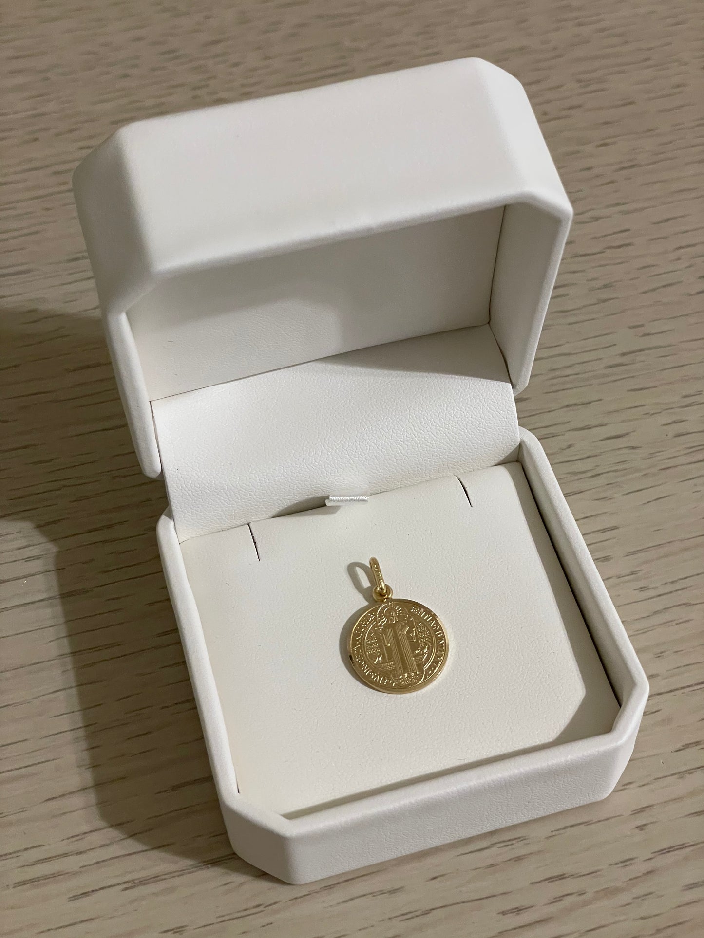 Medalla de San Benito Oro 14K 1.7 cm