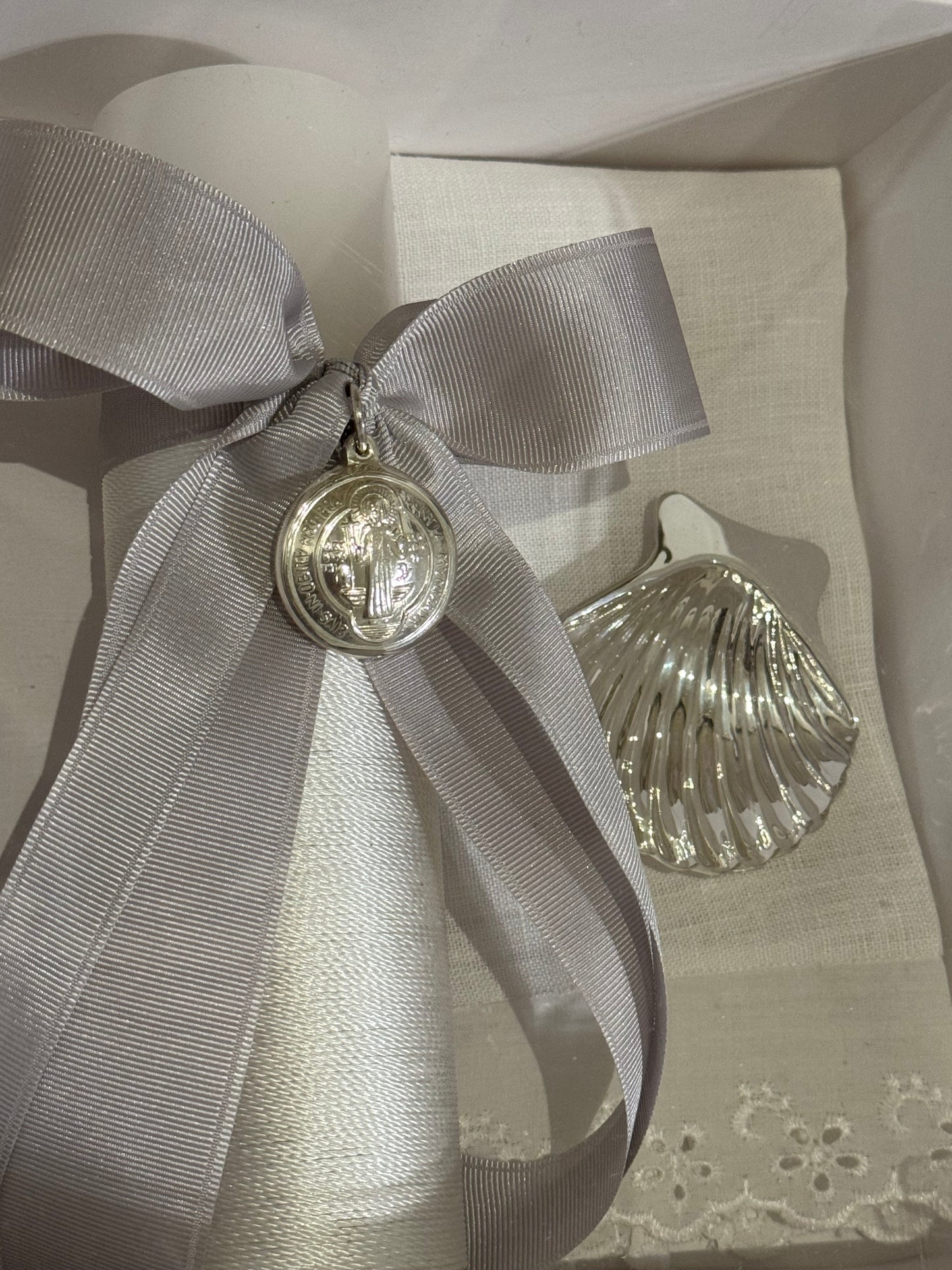 Set de Bautizo con Medalla de San Benito