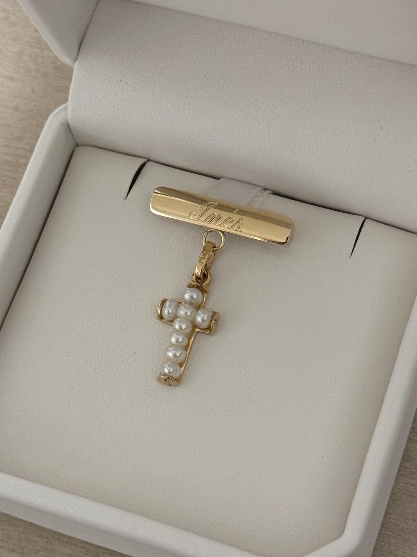 Cruz Chica de Perlas Oro 14K y Barra de Oro 14K