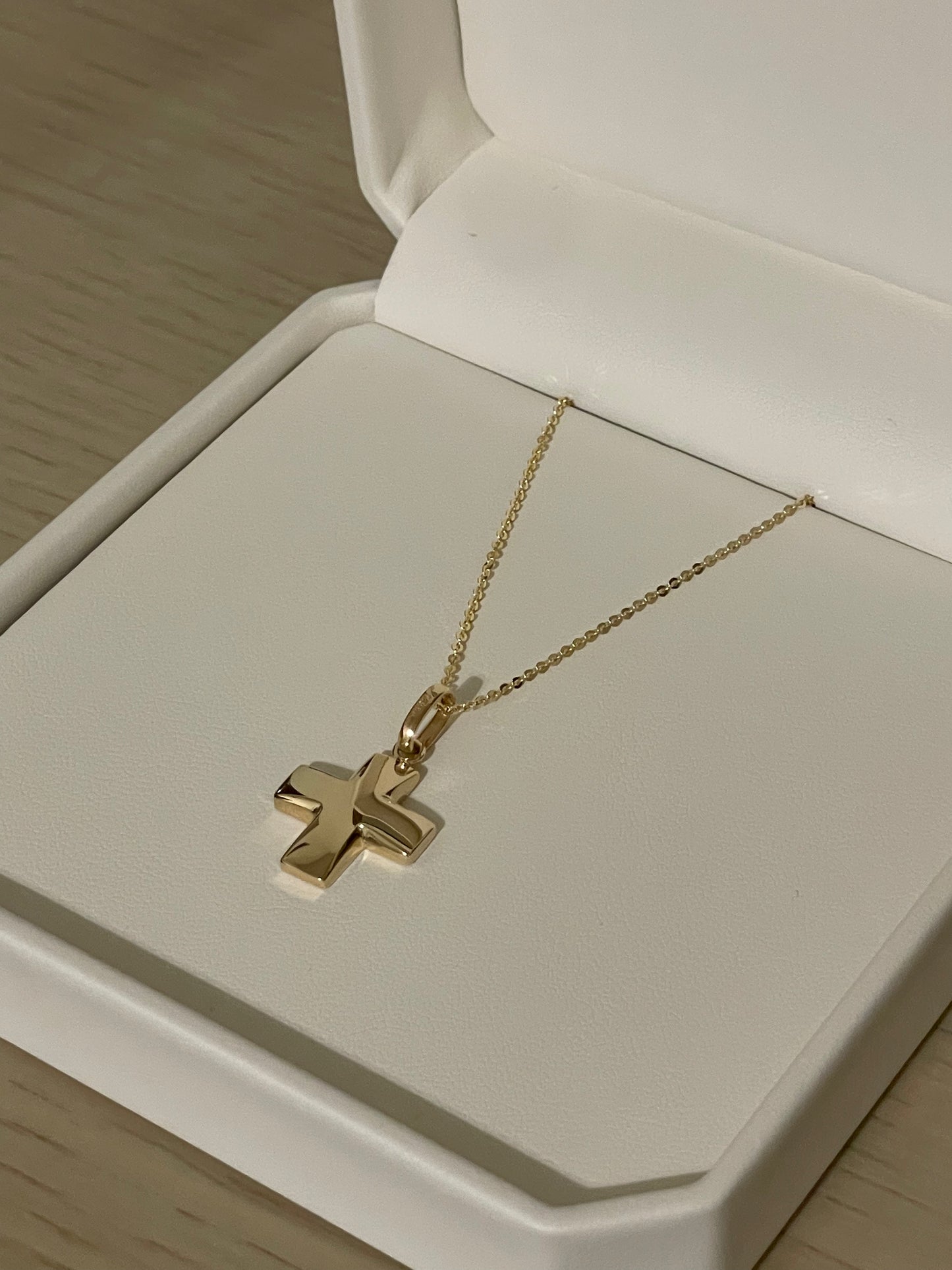 Cruz Suiza Oro 14K 1.6 cm y Cadena de Oro 14K