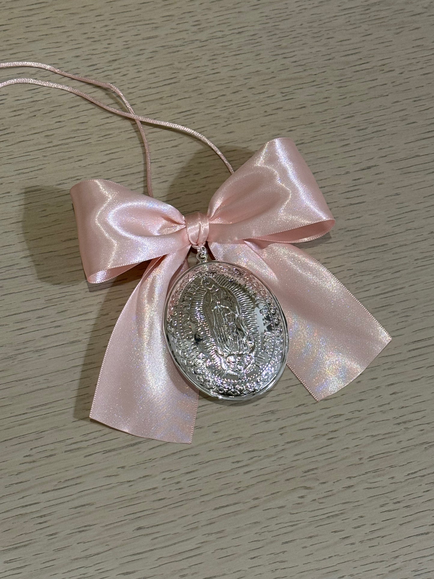Medallón Grande para cuna de la Virgen de Guadalupe / Moño Satinado
