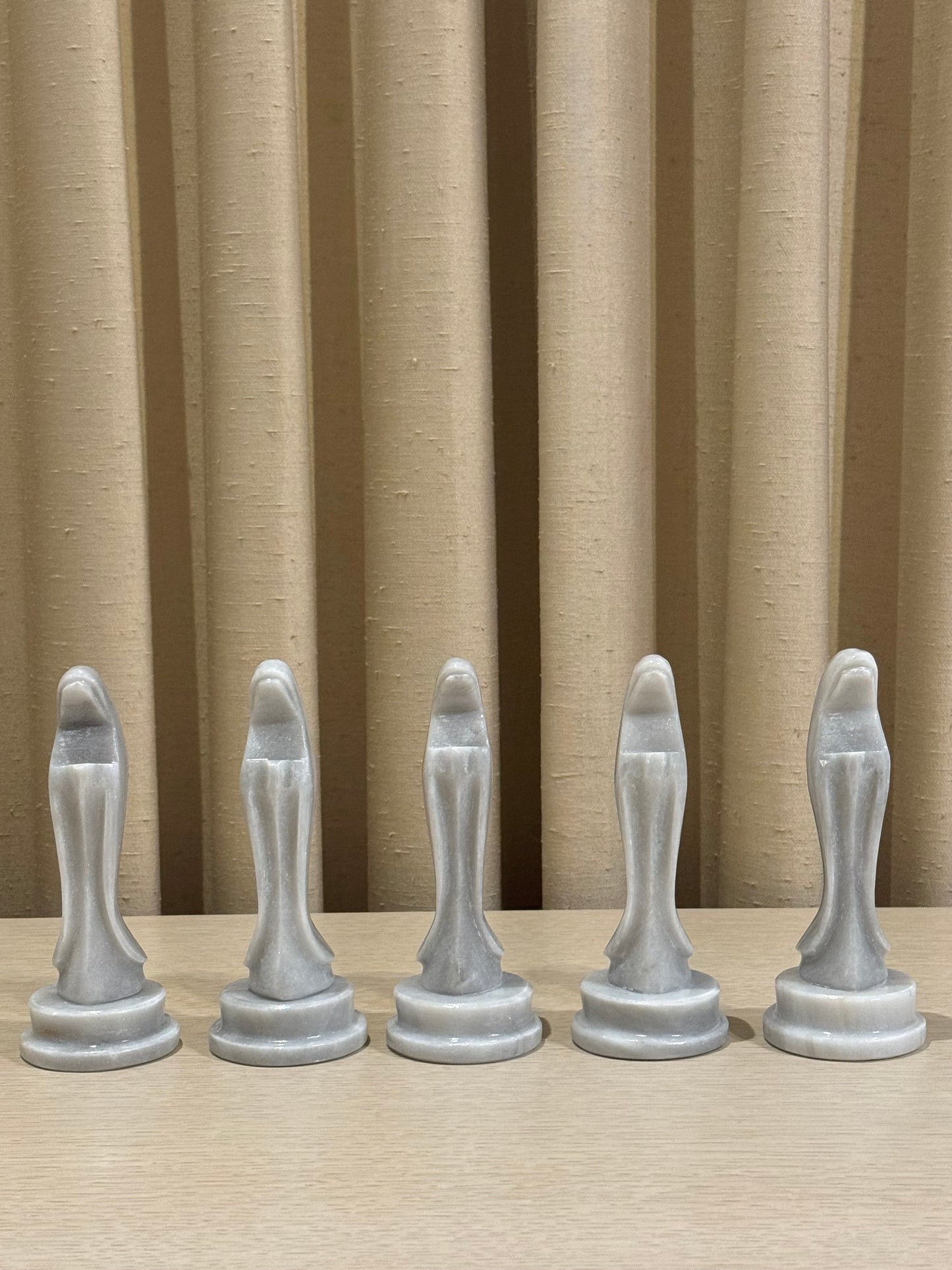 Virgencita de Lourdes de Mármol 16.5 cm / Paquete de 10 piezas