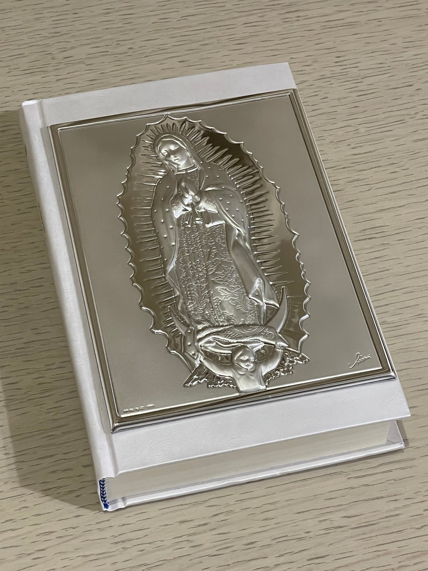 Sagrada Biblia con Virgen de Guadalupe