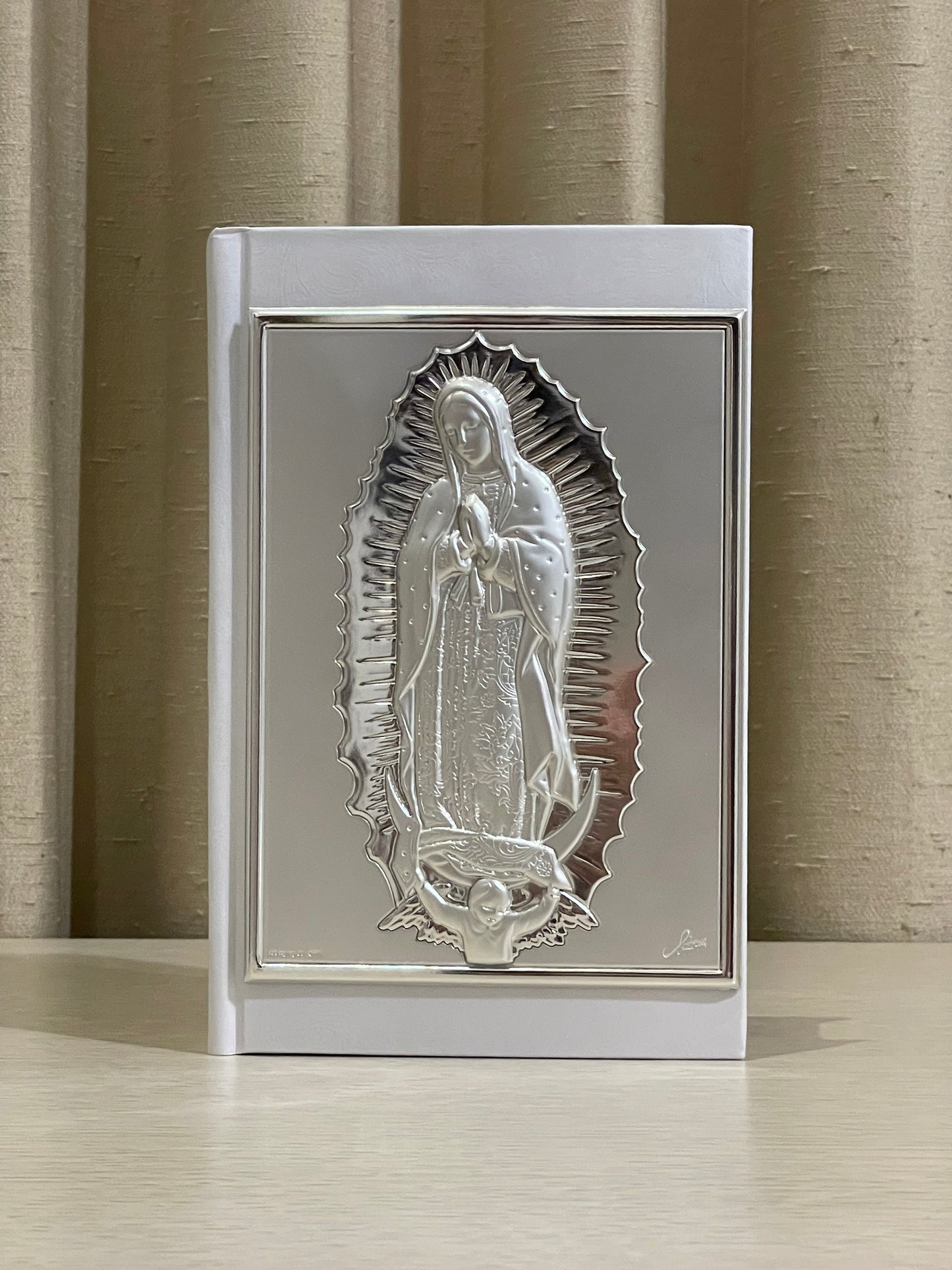 Sagrada Biblia con Virgen de Guadalupe