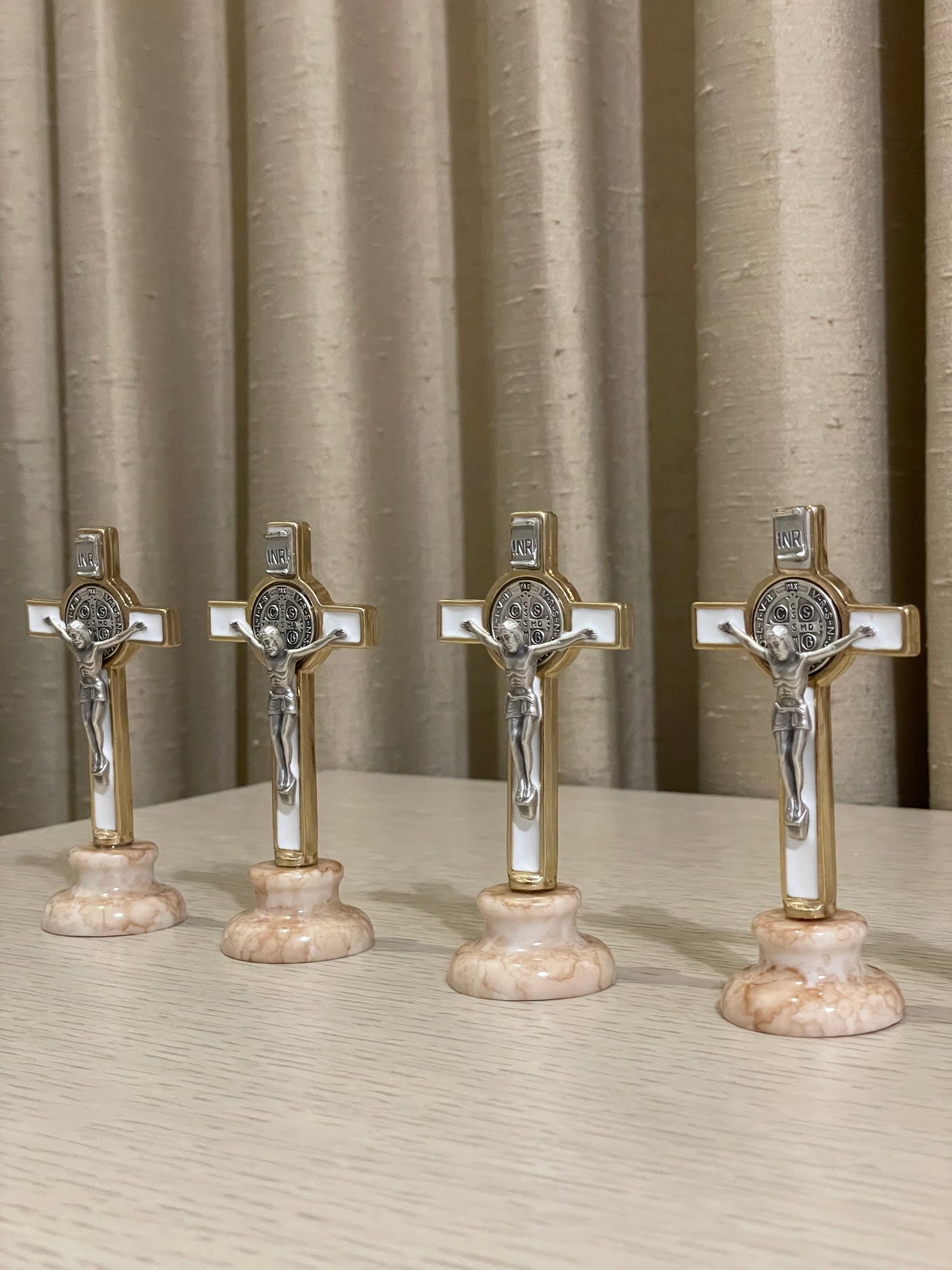 Mini Cruz de San Benito 9.5 cm / Paquete de 10 piezas