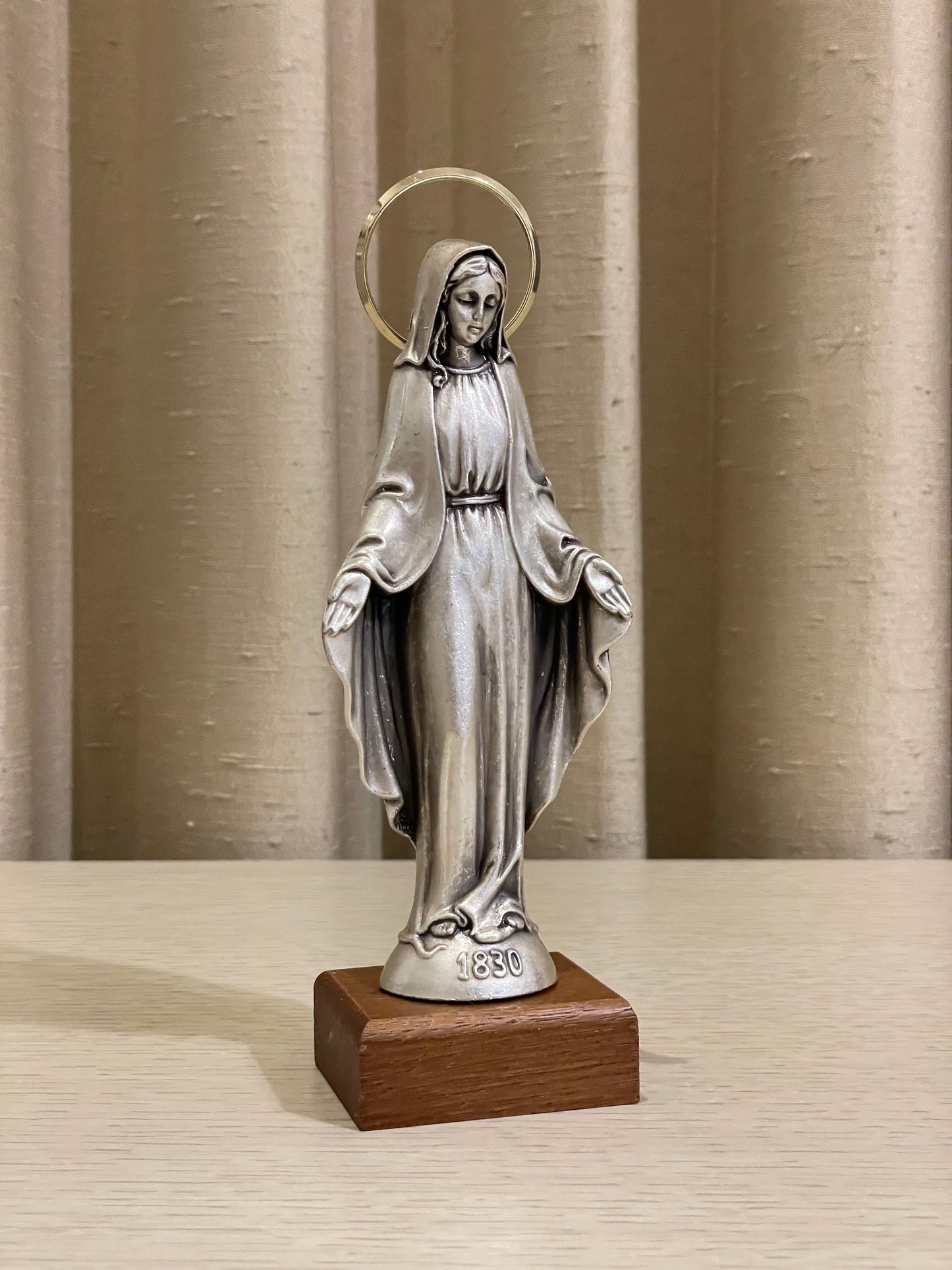 Estatua de la Virgen Milagrosa 18.5 cm