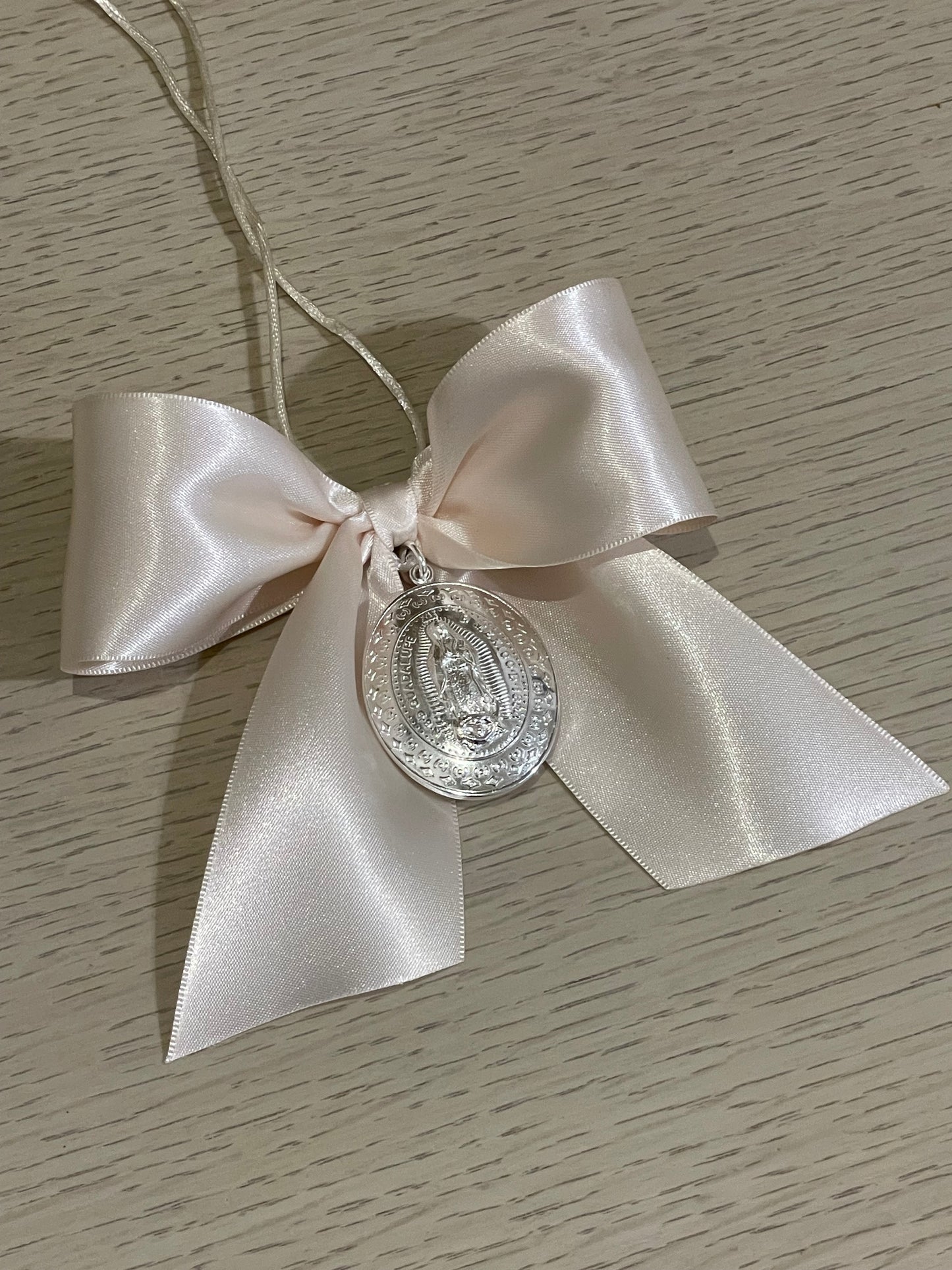 Medallón Chico para cuna de la Virgen de Guadalupe / Moño Satinado
