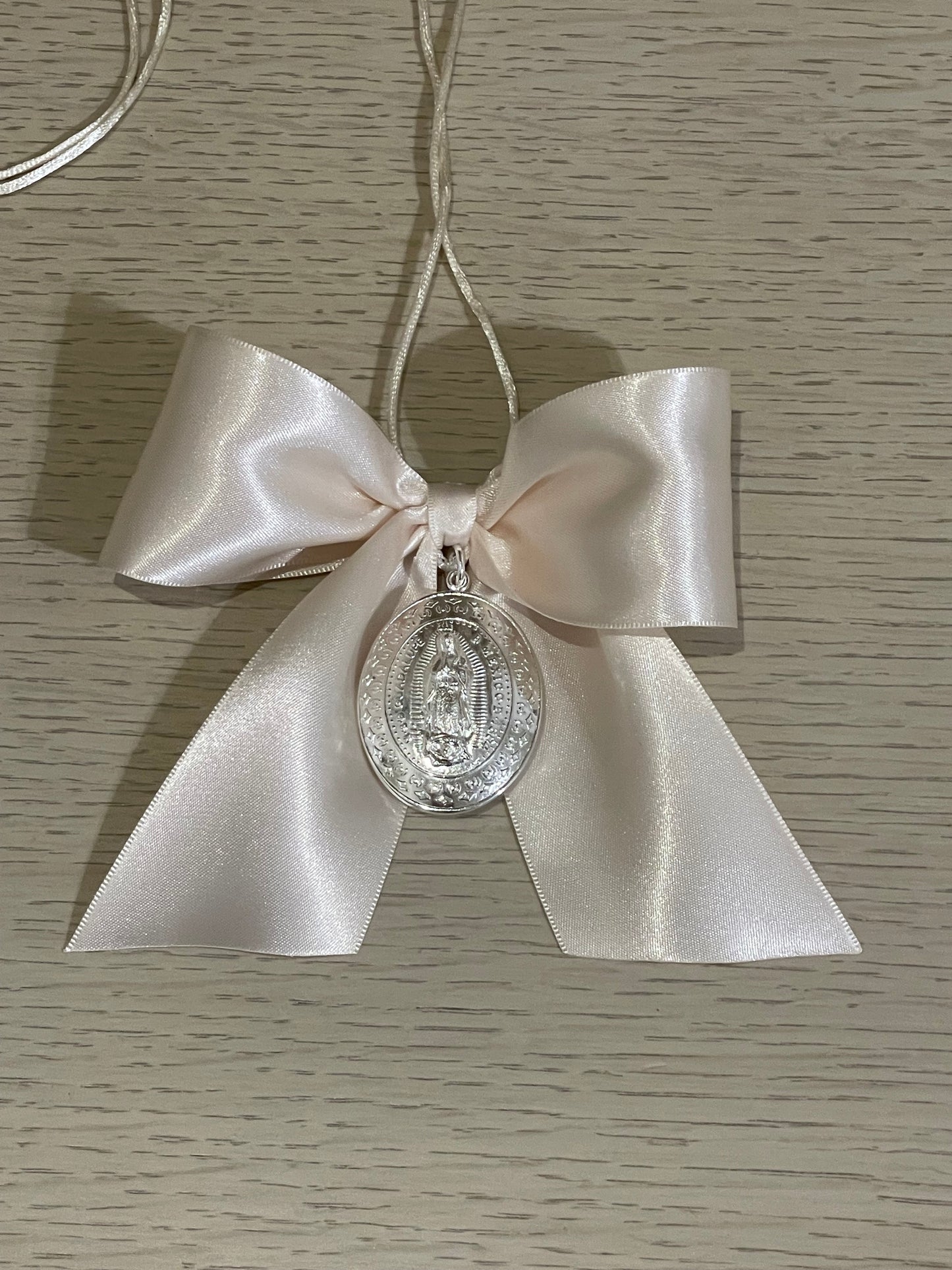 Medallón Chico para cuna de la Virgen de Guadalupe / Moño Satinado