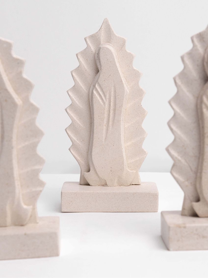 Virgencita de Guadalupe de Mármol 18.5 cm / Paquete de 10 piezas