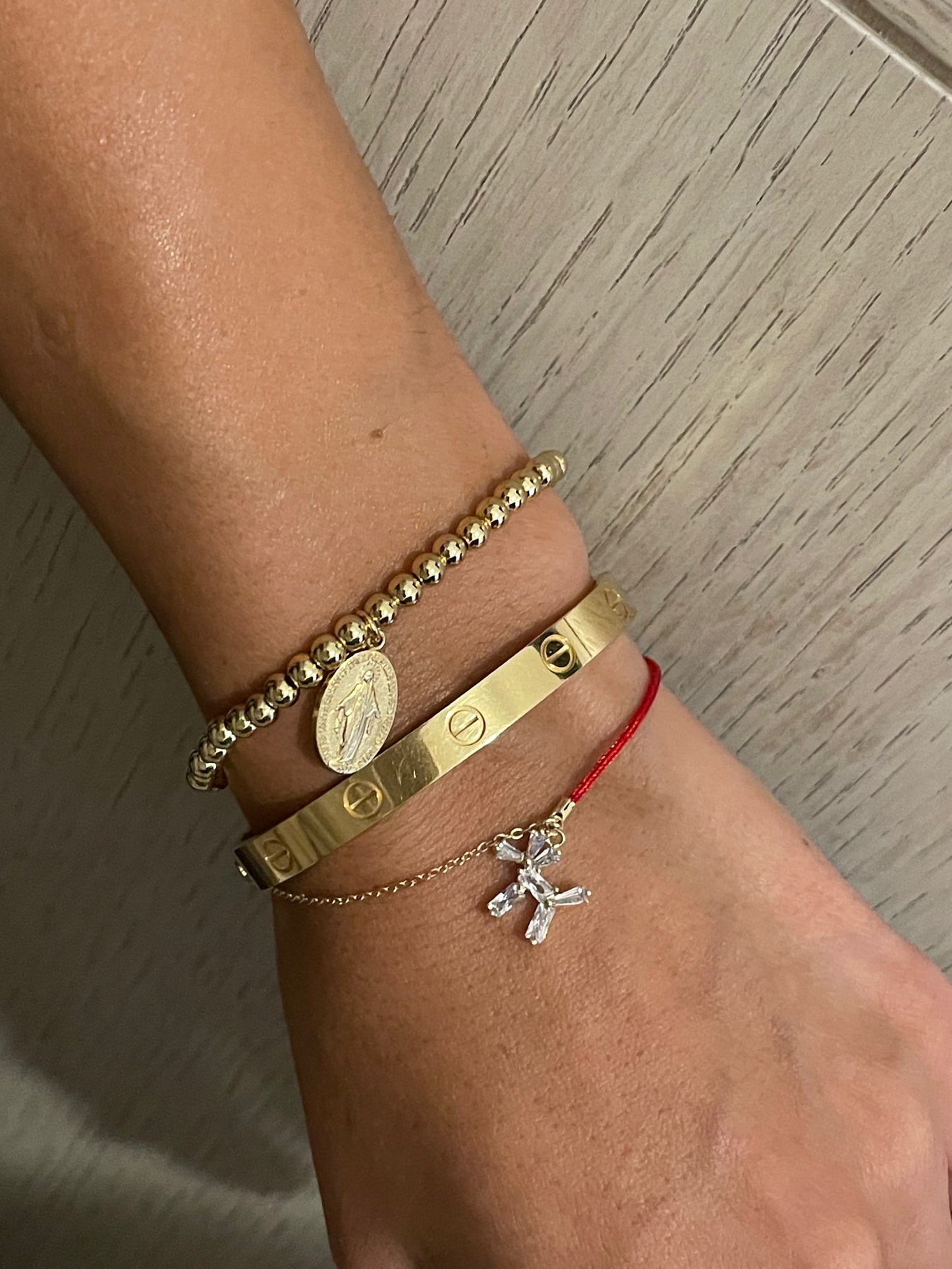 Pulsera Chapa de Oro Hilo Rojo