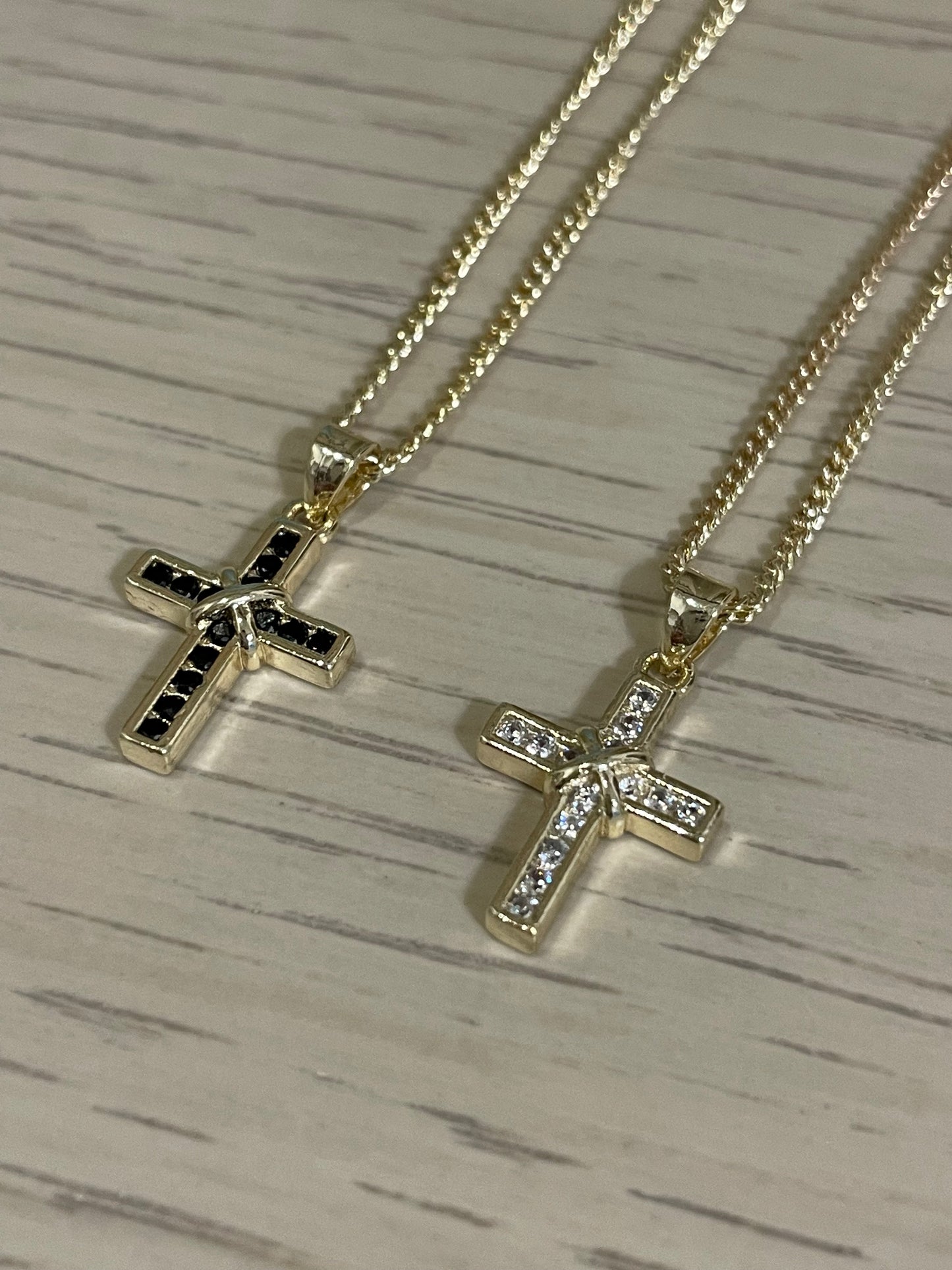 Collar Cruz de Zirconias de Chapa de Oro