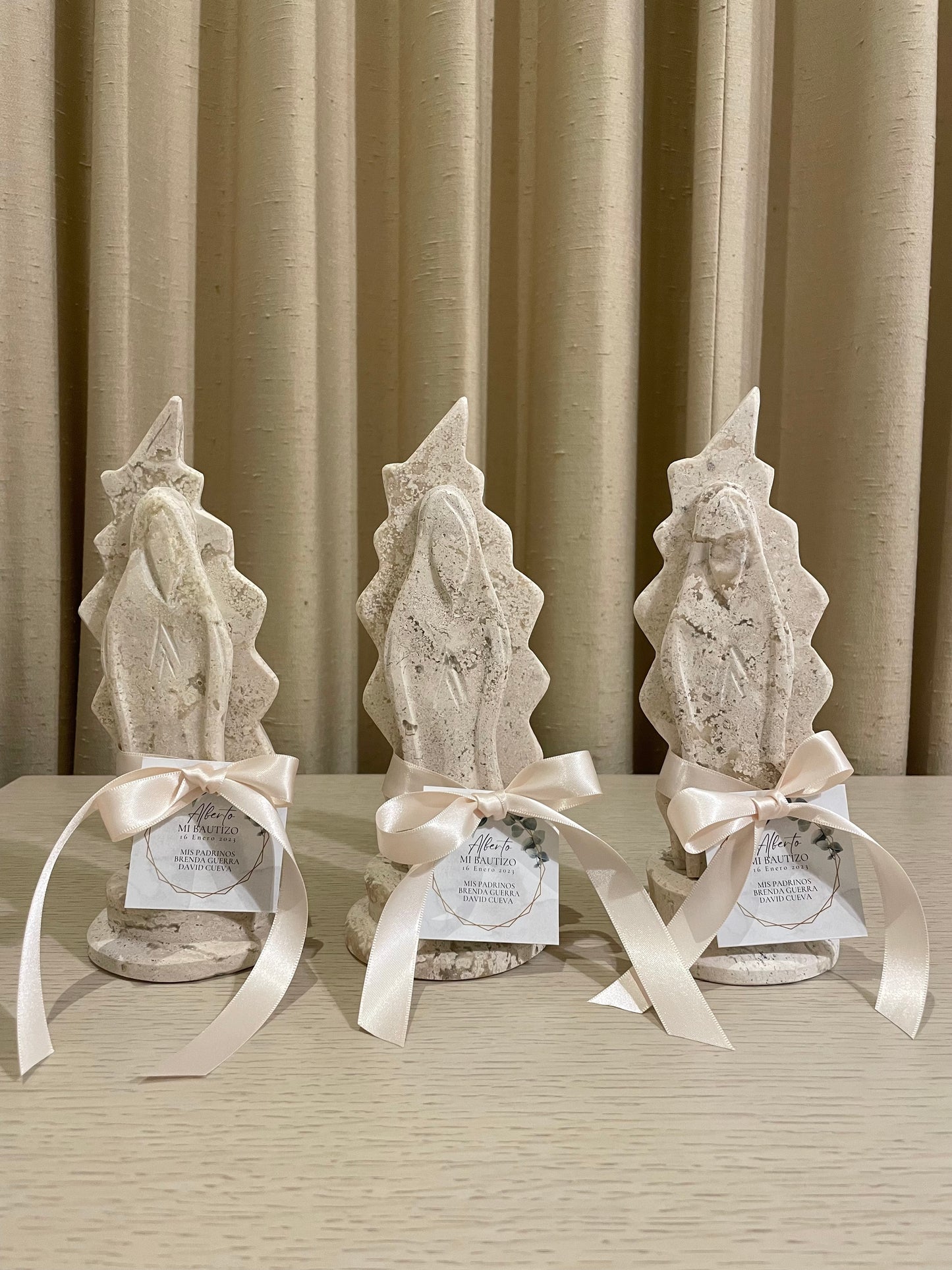 Virgencita de Guadalupe de Mármol 24 cm / Paquete de 10 piezas