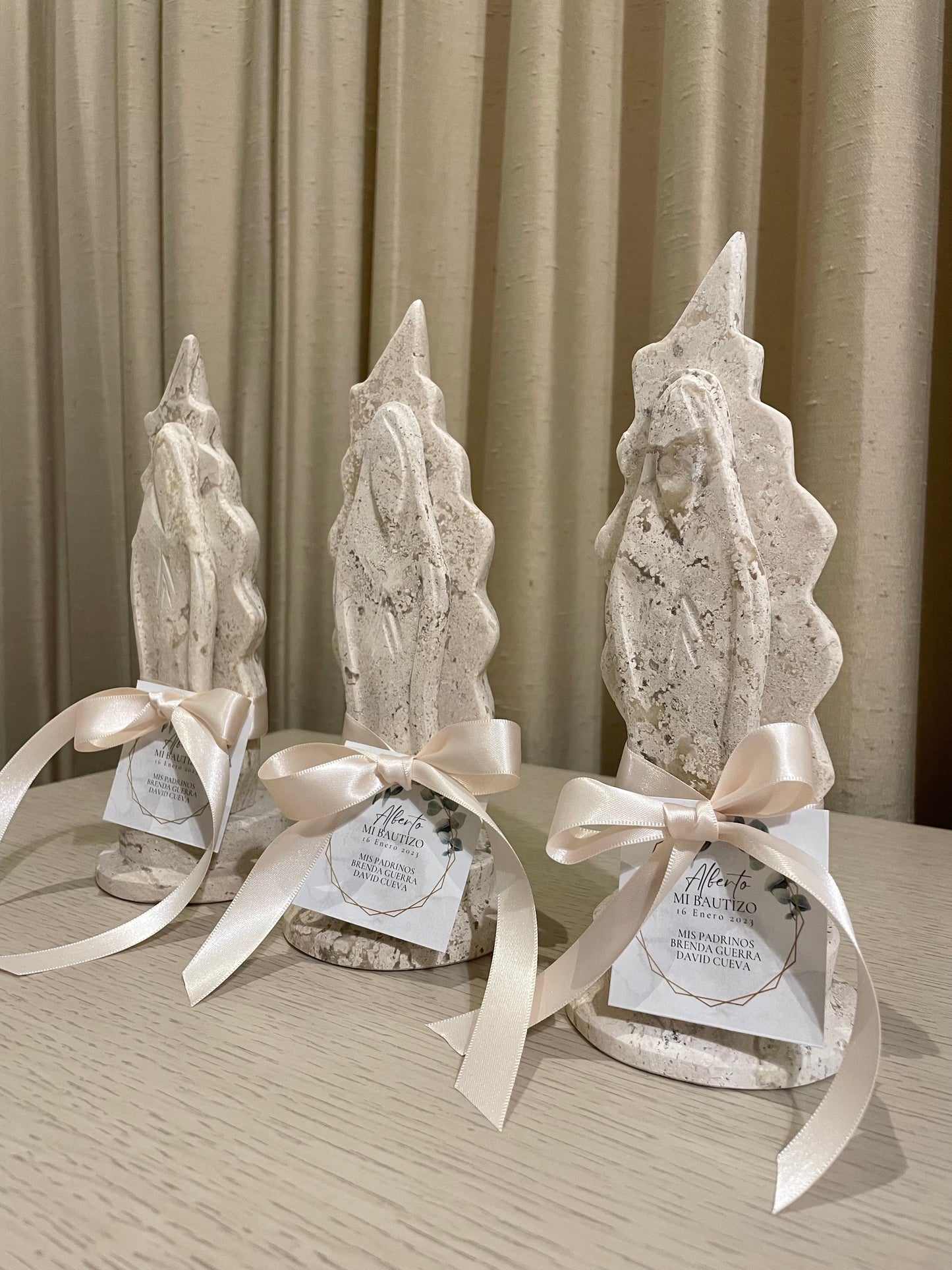 Virgencita de Guadalupe de Mármol 24 cm / Paquete de 10 piezas