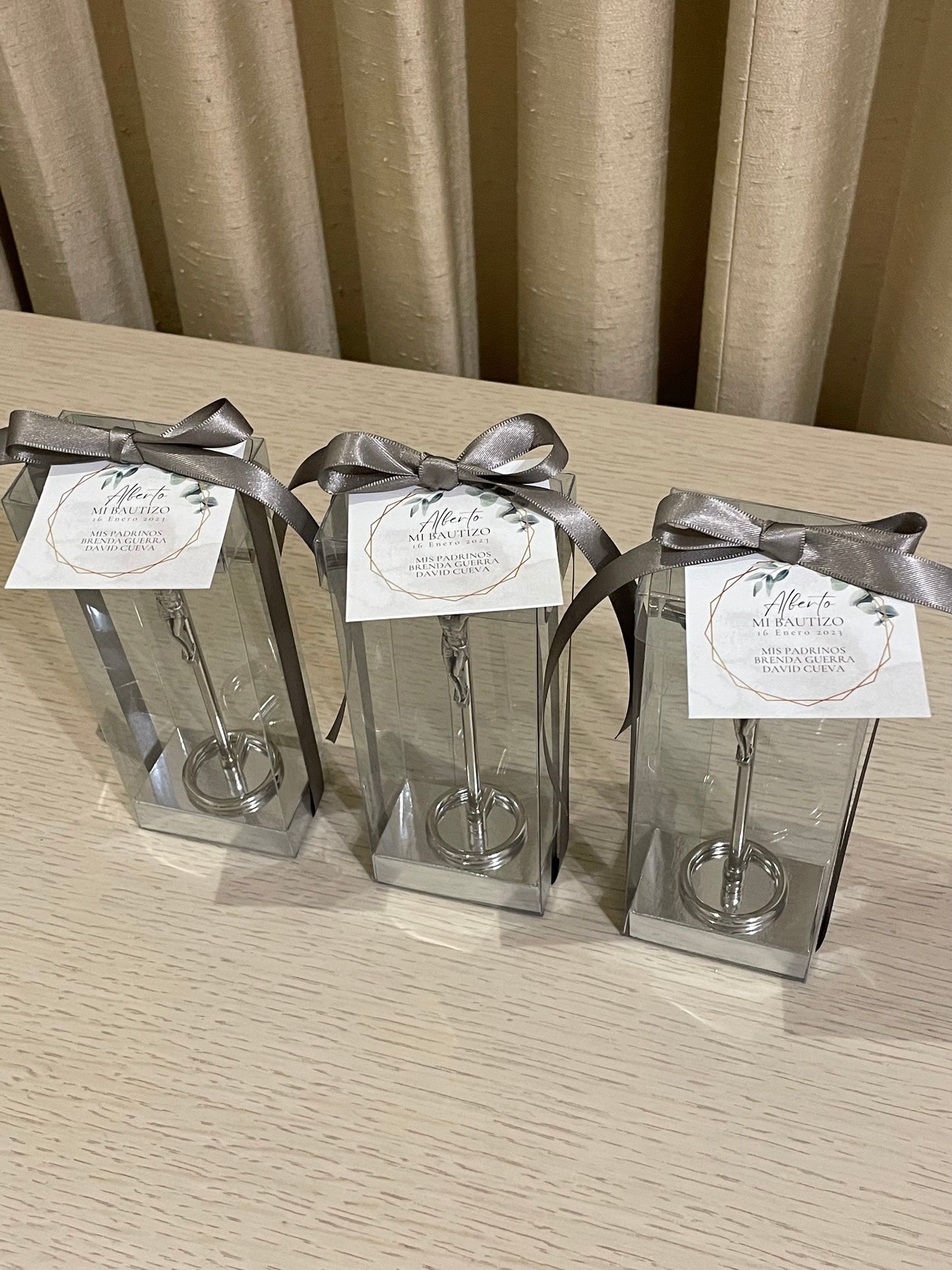 Cruz con Cristo 15.5 cm / Paquete de 10 piezas