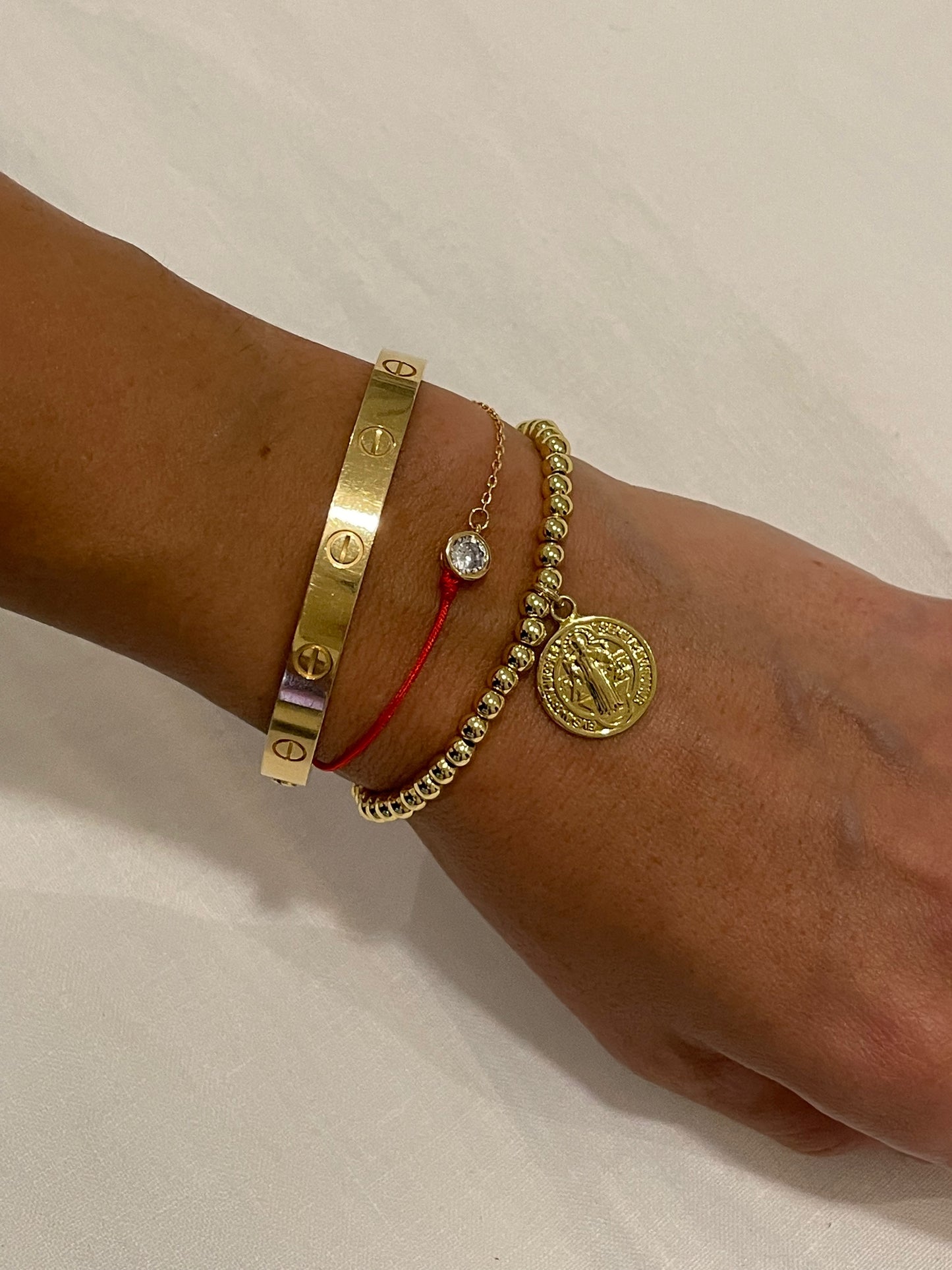 Pulsera Chapa de Oro Hilo Rojo