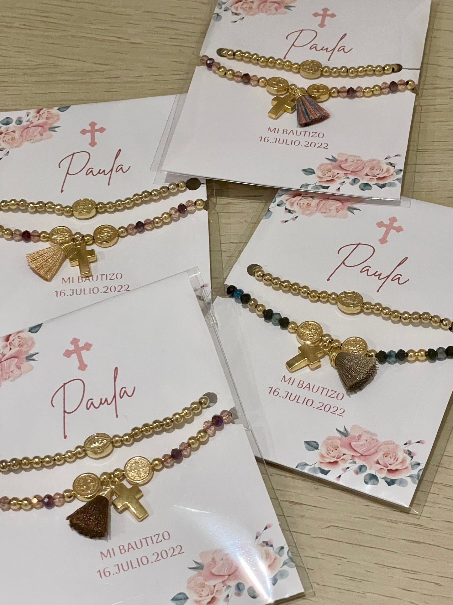 Pulsera de San Benito con mini borla de colores - Juego de Dos Pulseras / Paquete de 10 piezas